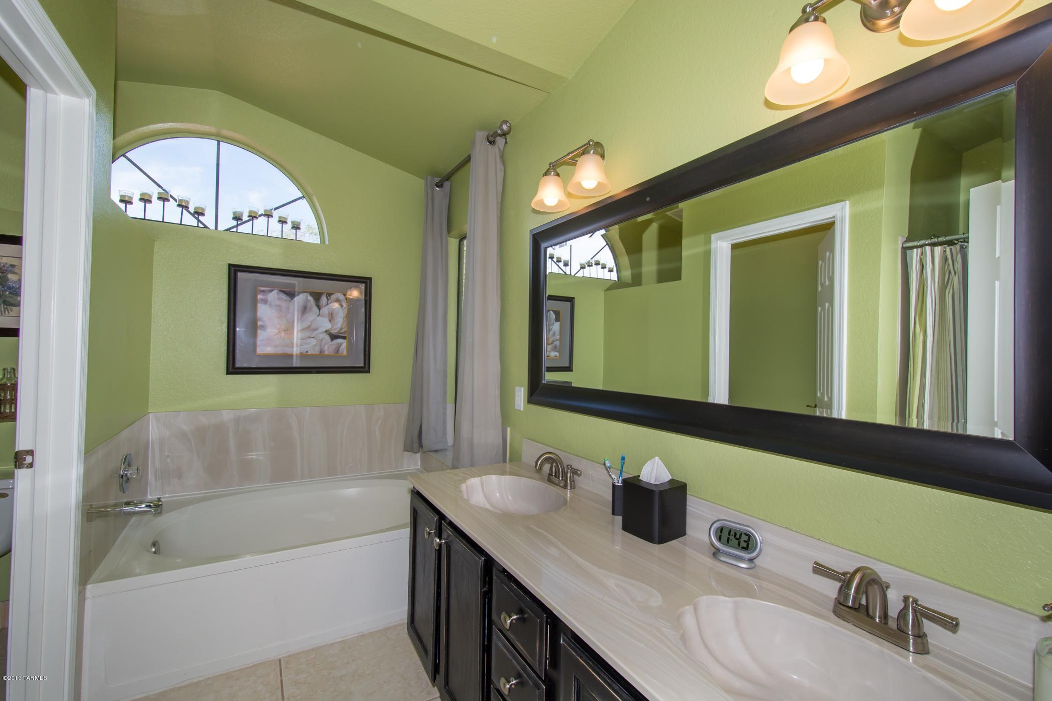 2640 W Camino Del Venegas