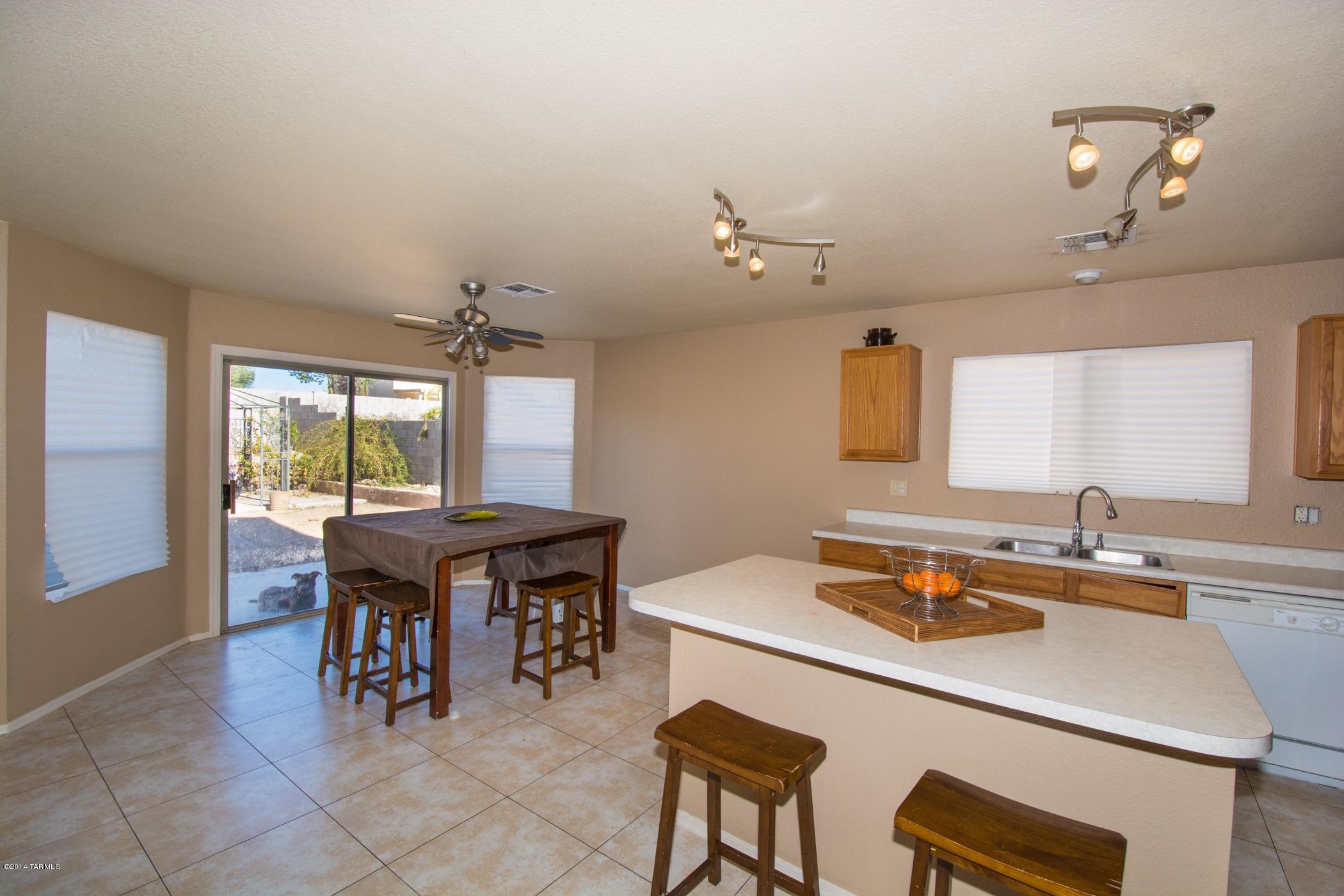 2618 W Calle Senor Roberto