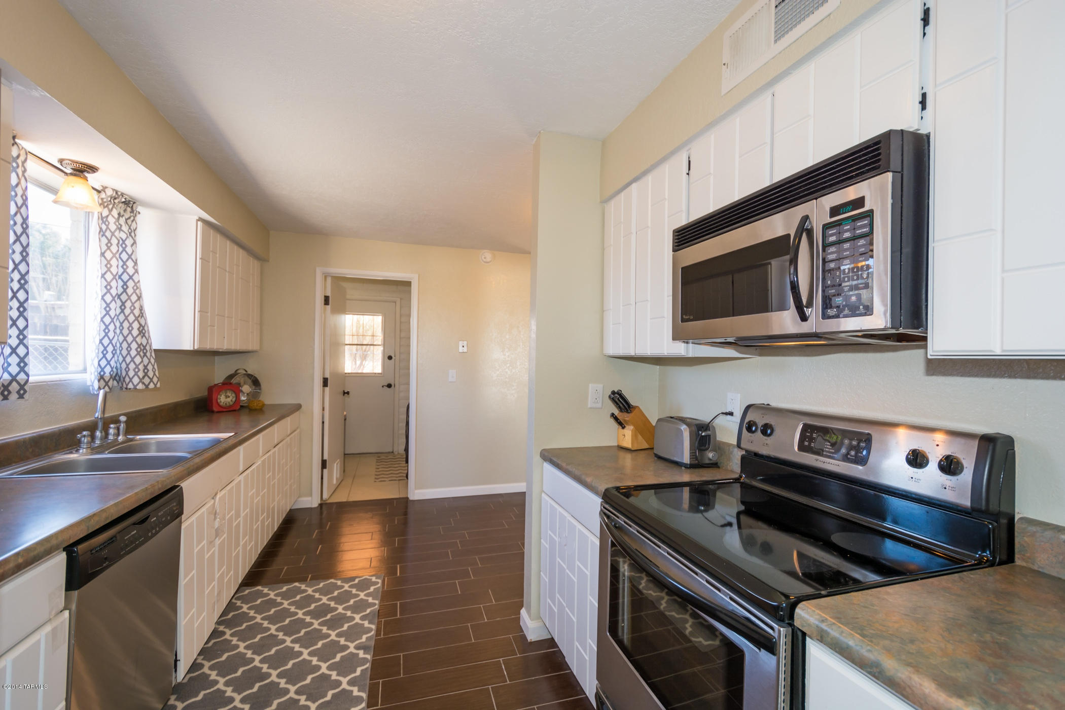 141 W George Truit Street