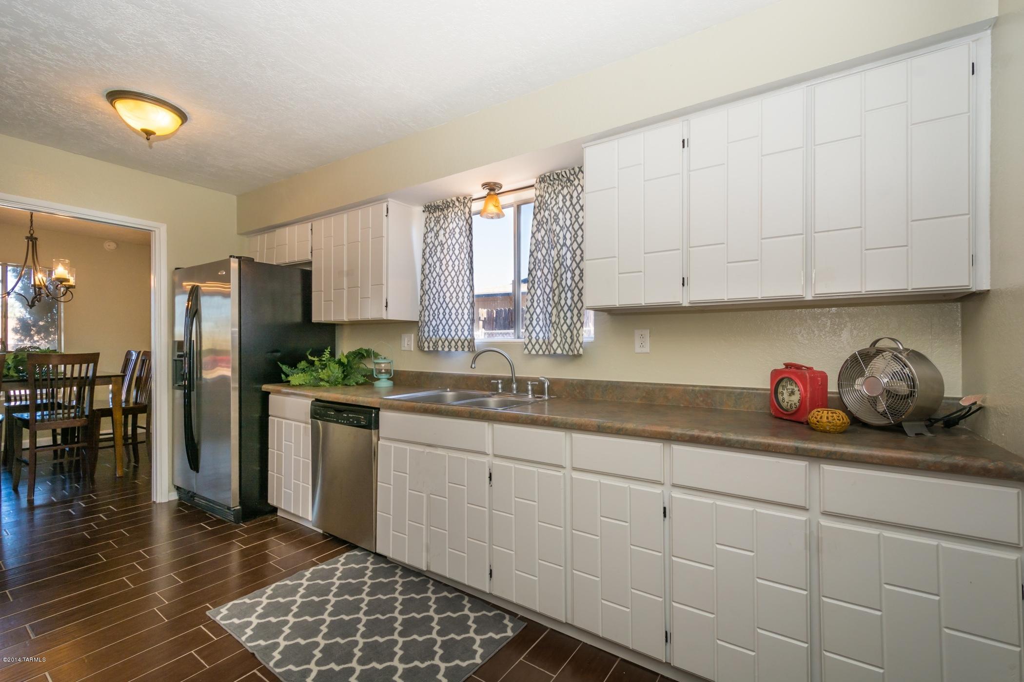 141 W George Truit Street