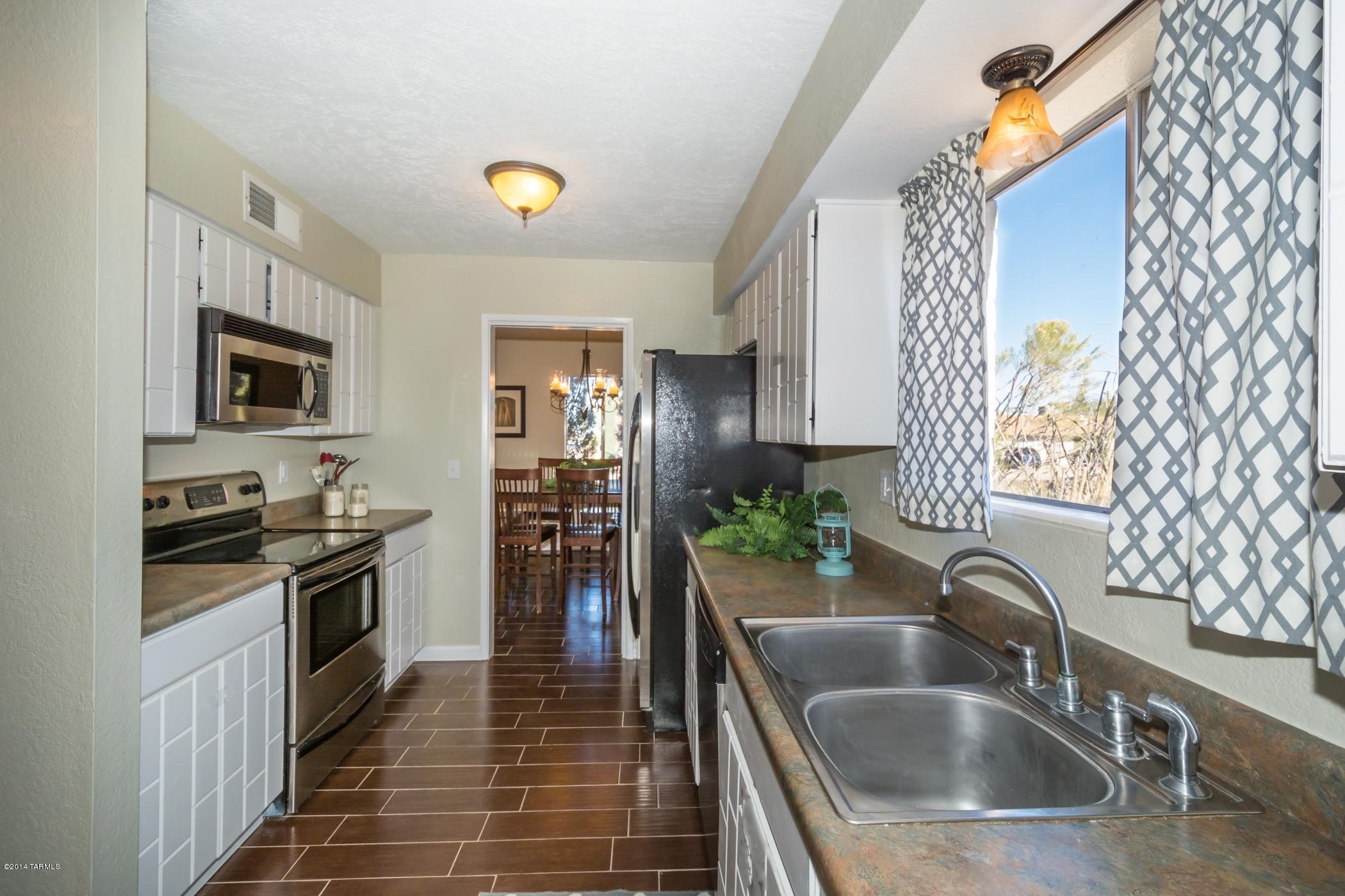 141 W George Truit Street