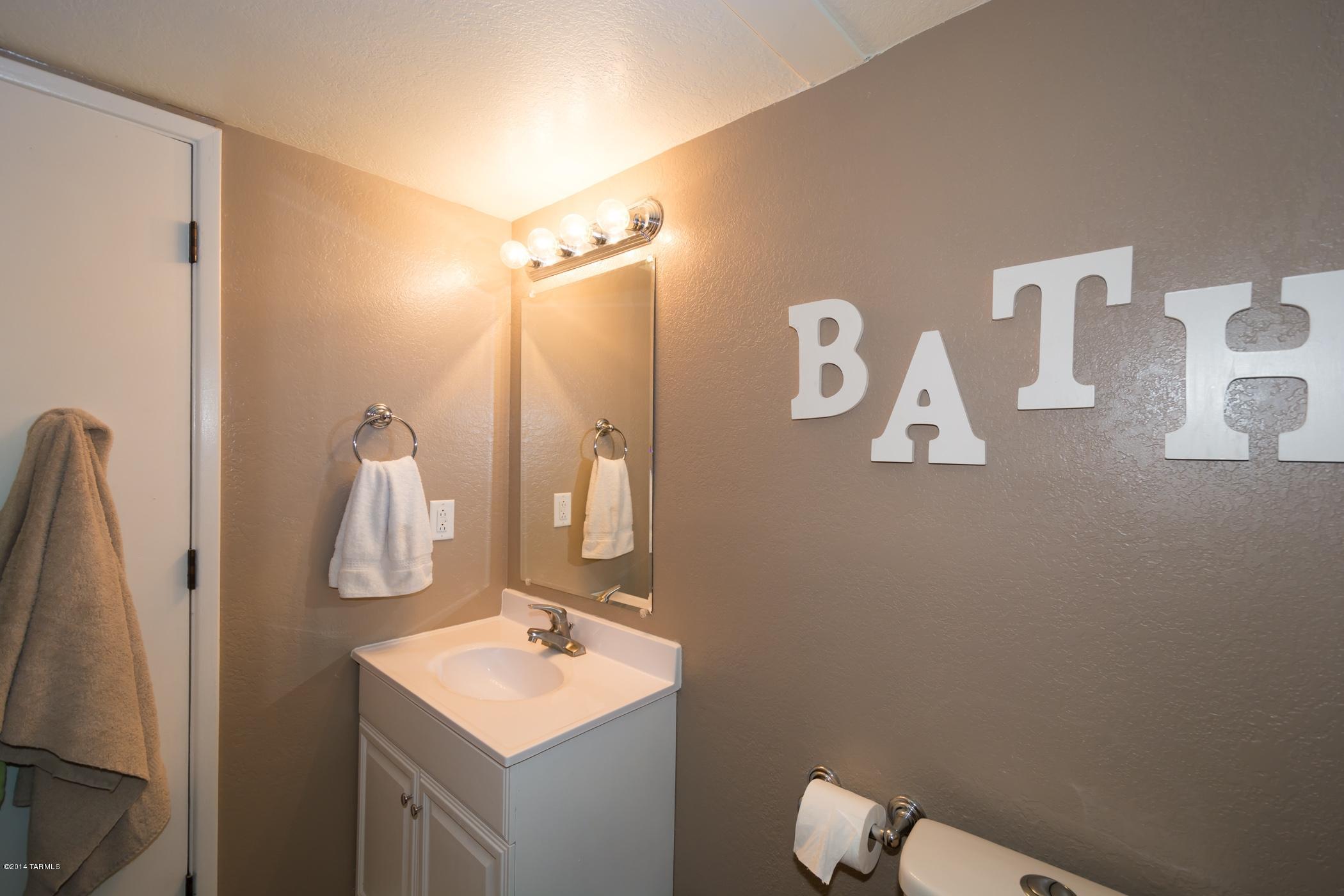 141 W George Truit Street