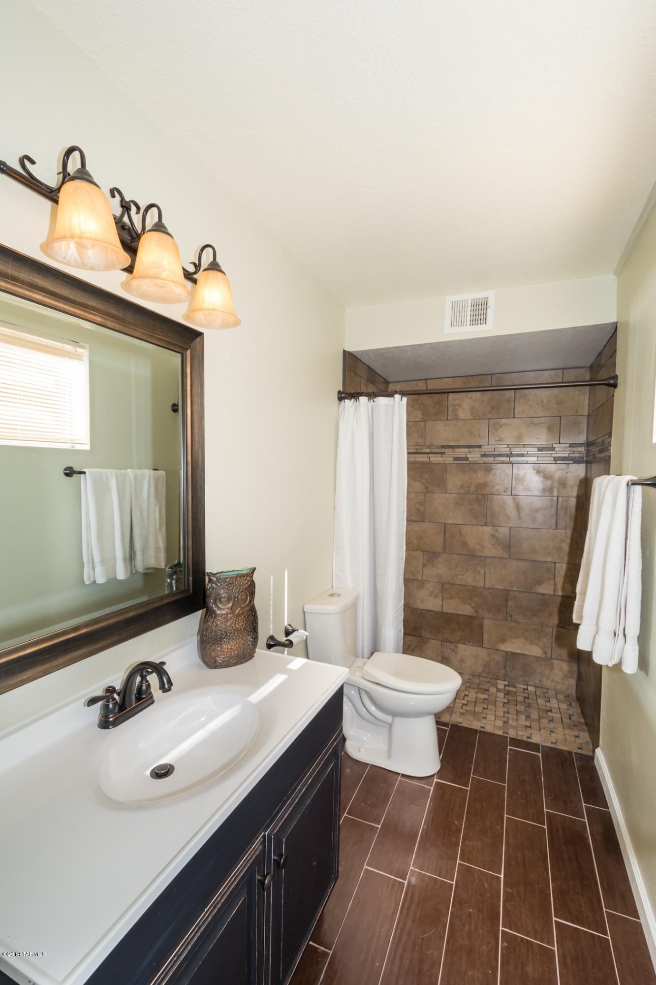 141 W George Truit Street