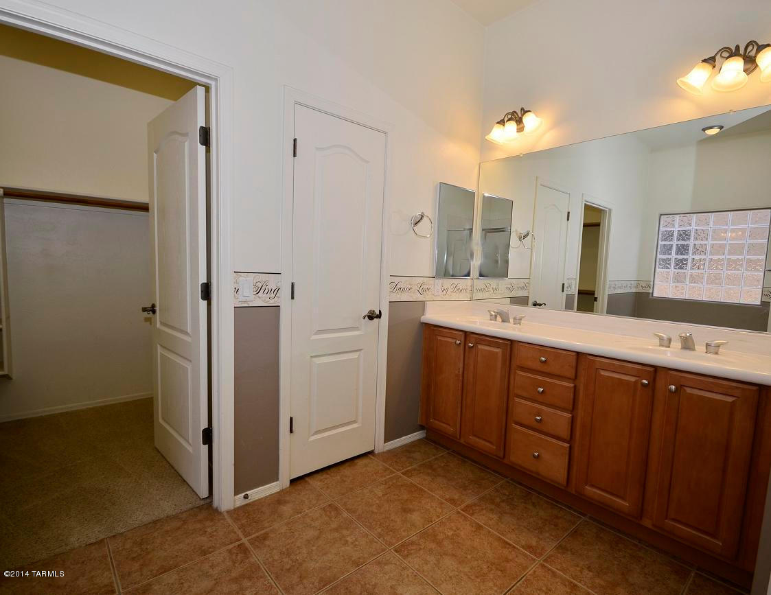 7117 W Autumn Gold Court