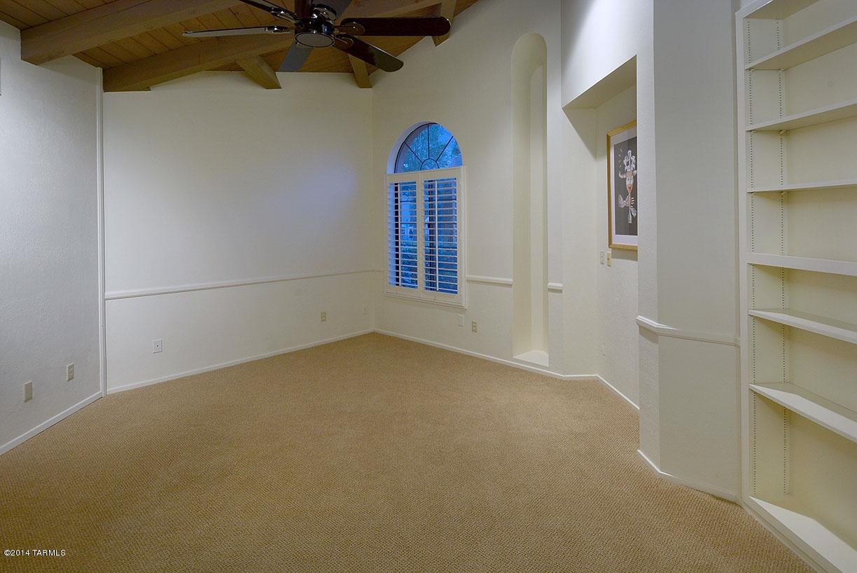 6724 N Chapultapec Circle