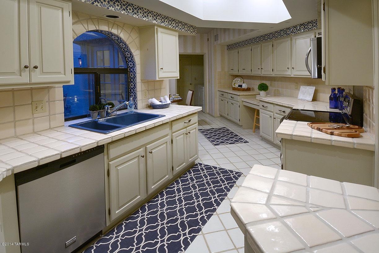 6724 N Chapultapec Circle