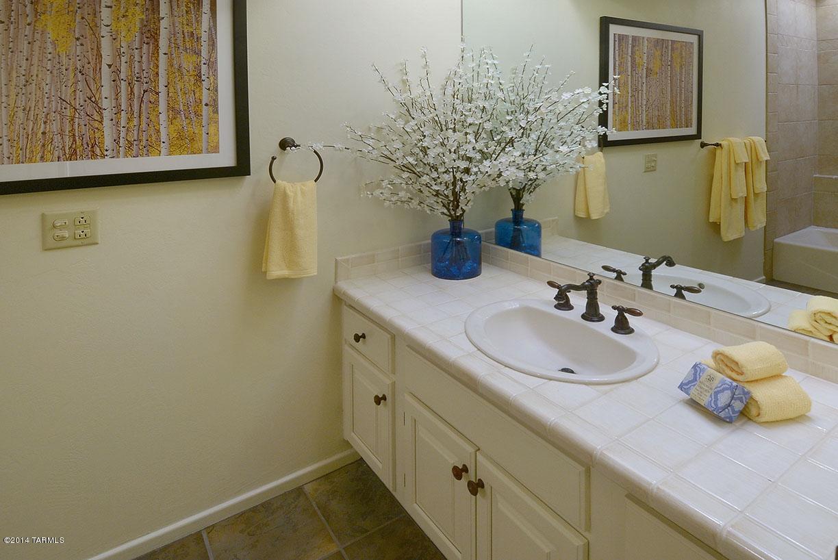 6724 N Chapultapec Circle