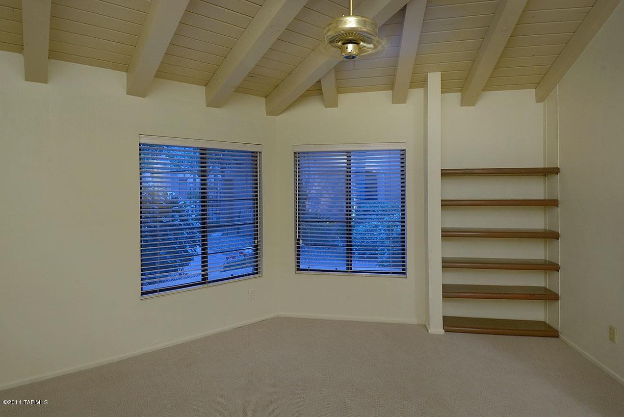 6724 N Chapultapec Circle