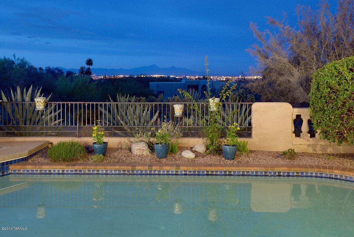 6724 N Chapultapec Circle