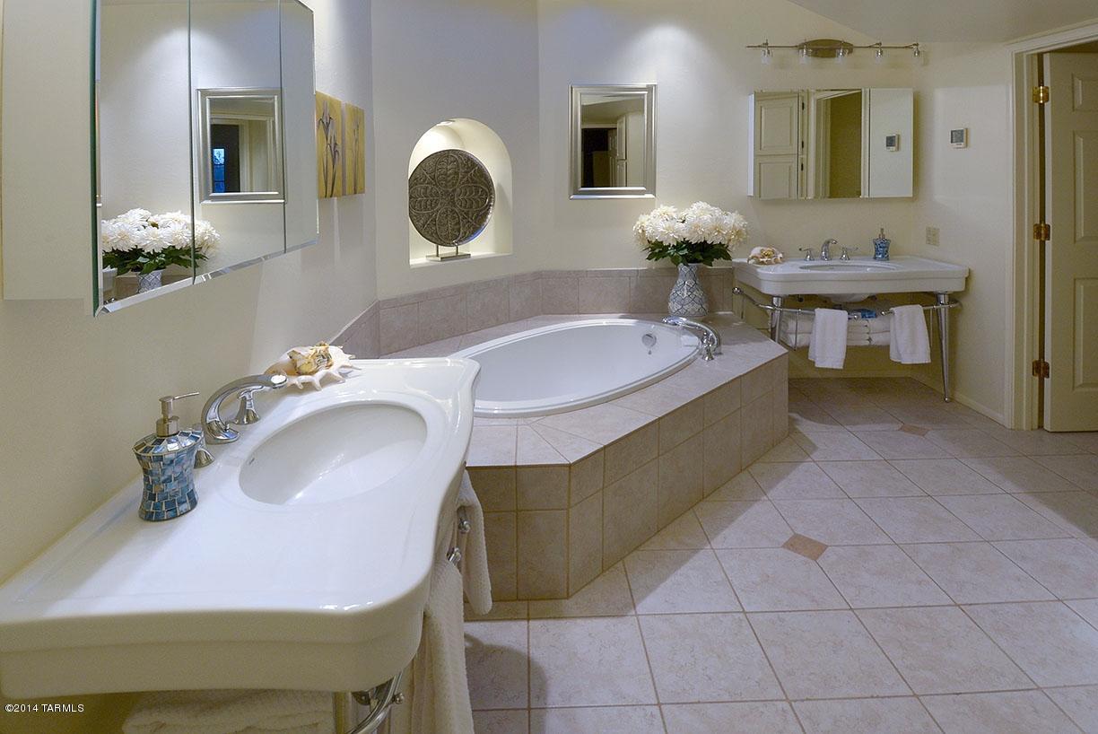 6724 N Chapultapec Circle