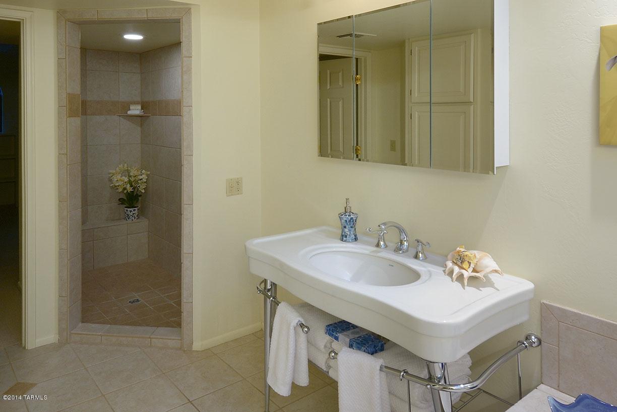 6724 N Chapultapec Circle