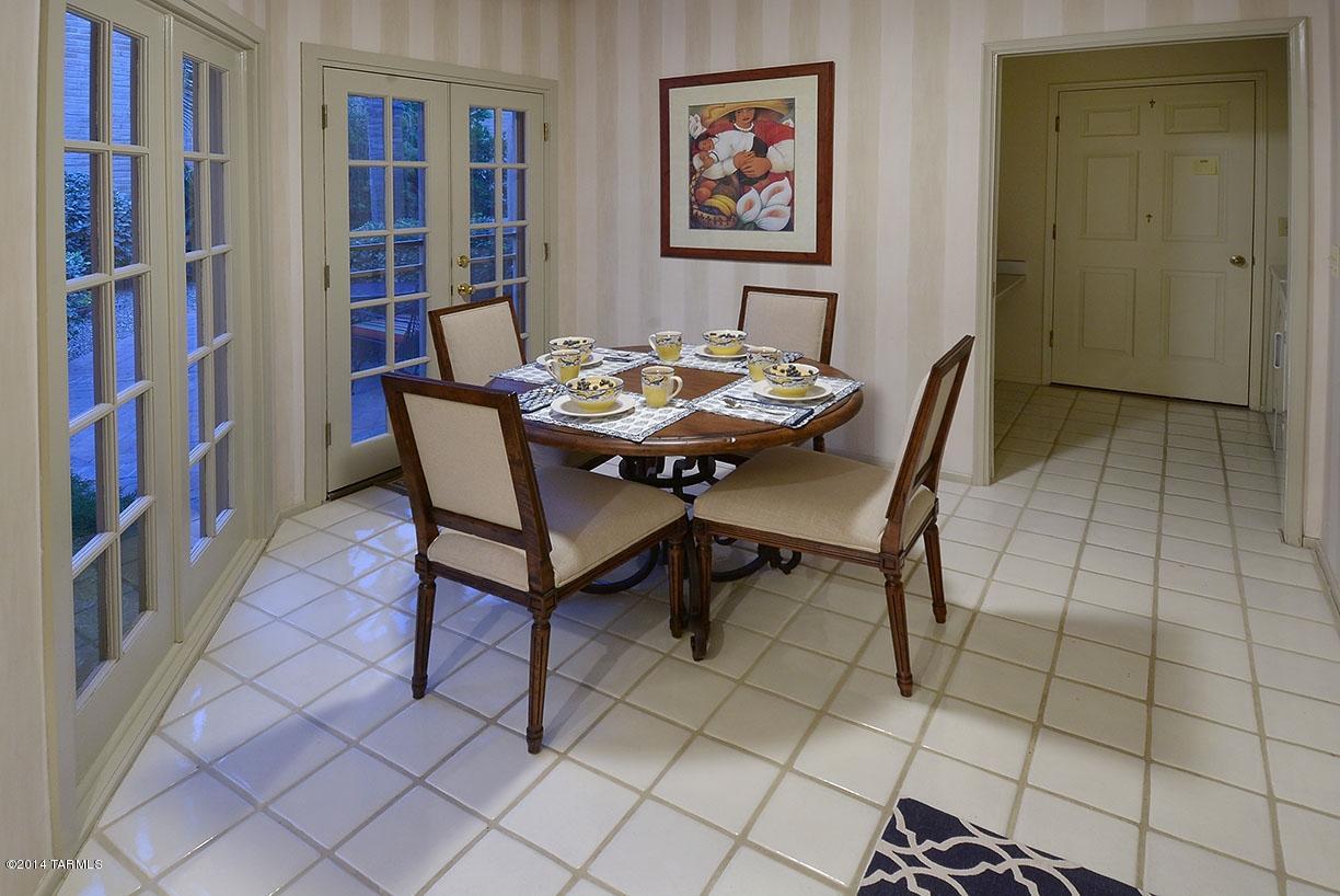 6724 N Chapultapec Circle