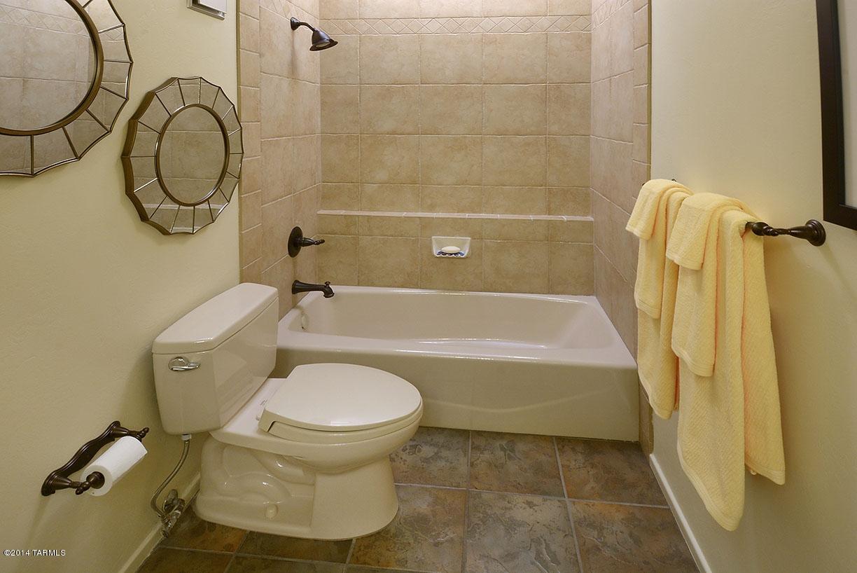 6724 N Chapultapec Circle