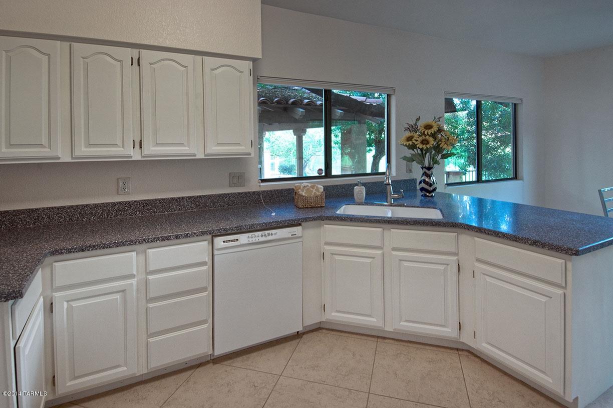 736 E Camino Diestro