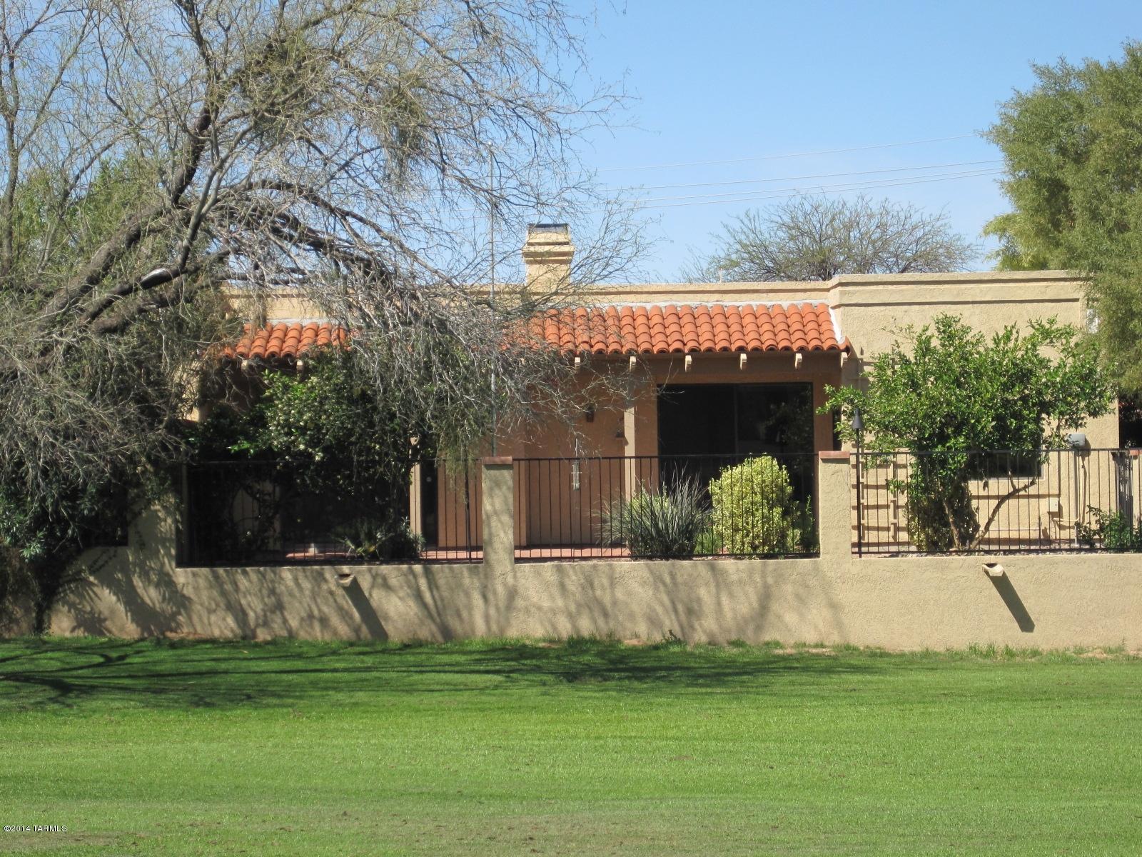 736 E Camino Diestro