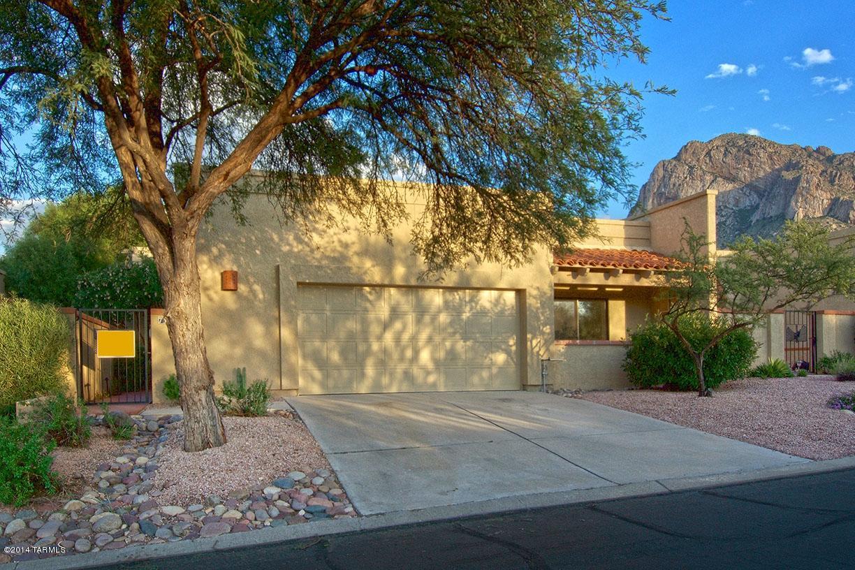 736 E Camino Diestro