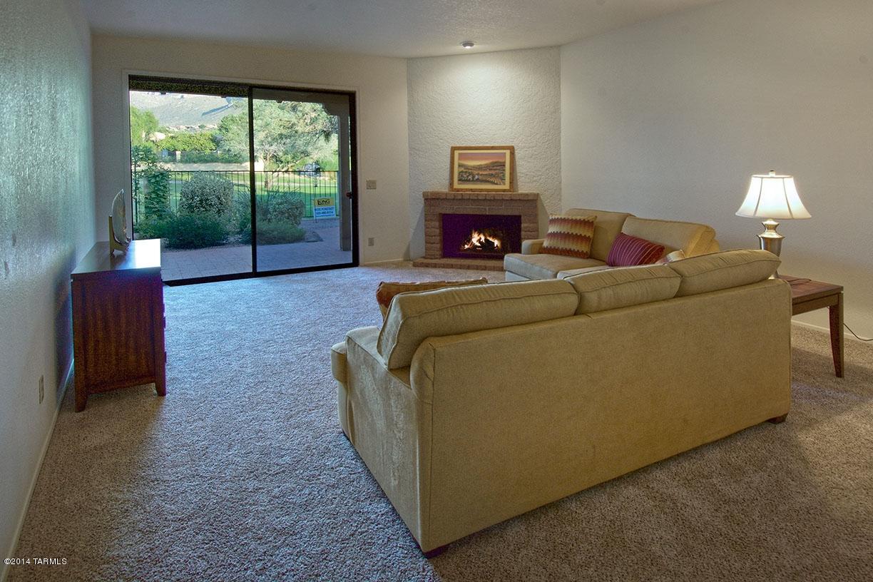 736 E Camino Diestro