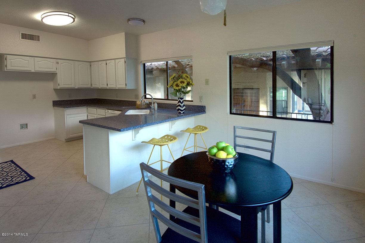 736 E Camino Diestro