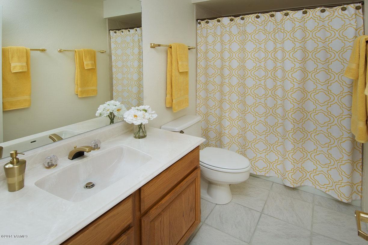 736 E Camino Diestro