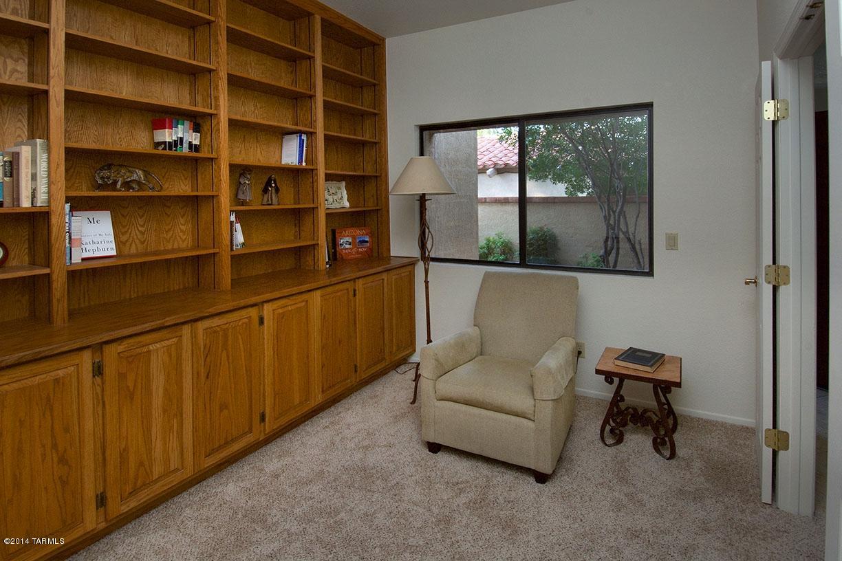 736 E Camino Diestro