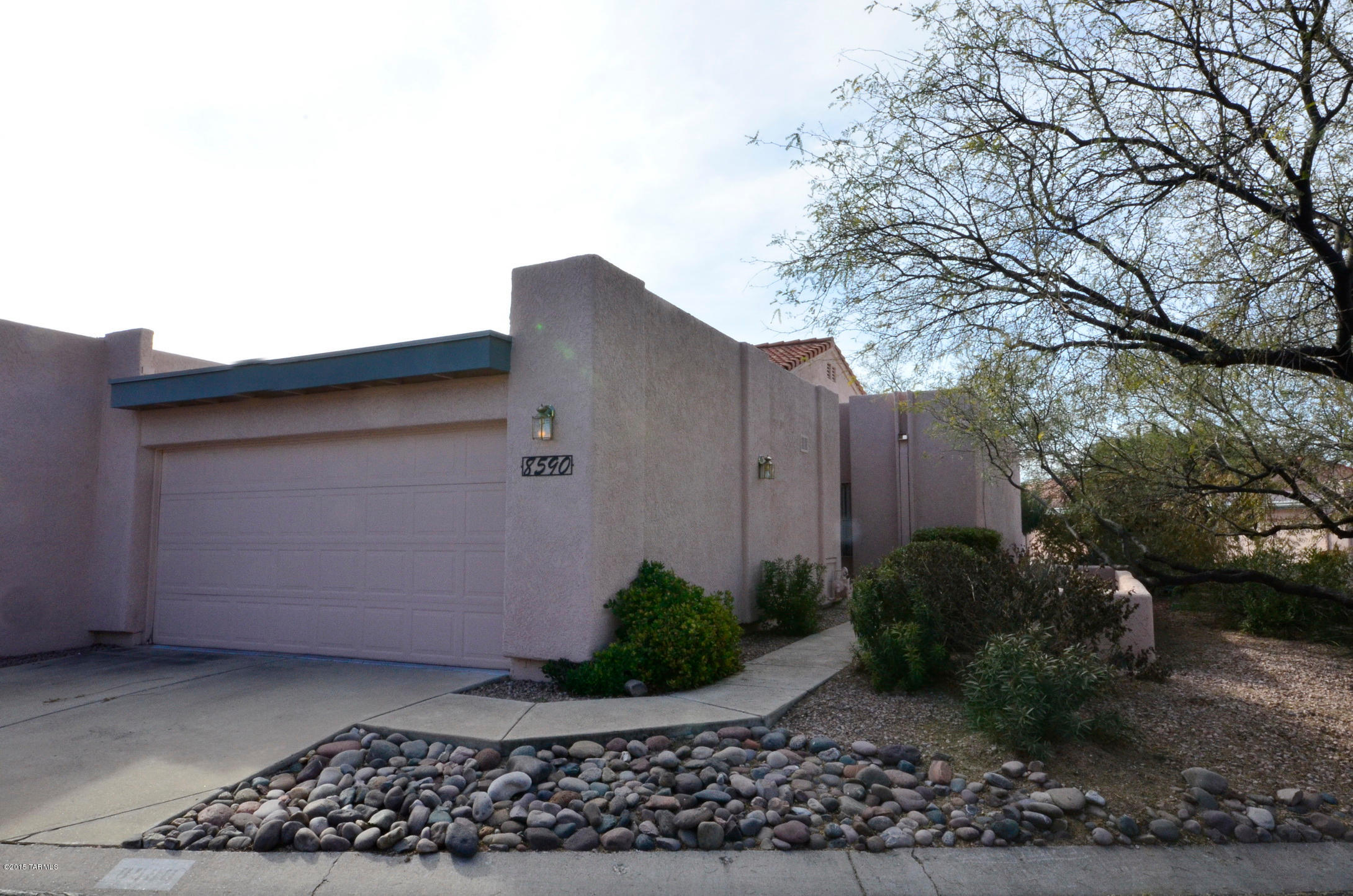 8590 E Pembrook Drive