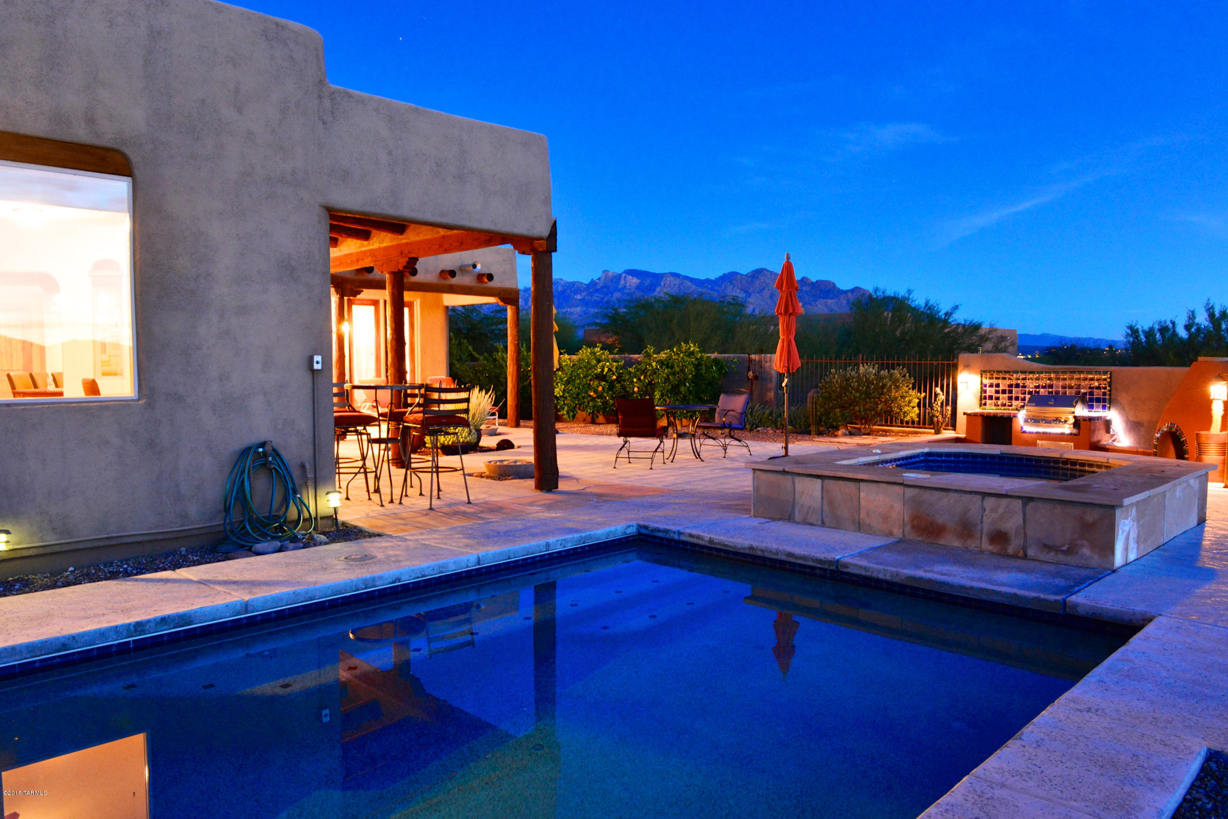 2425 W Crow Wash Place