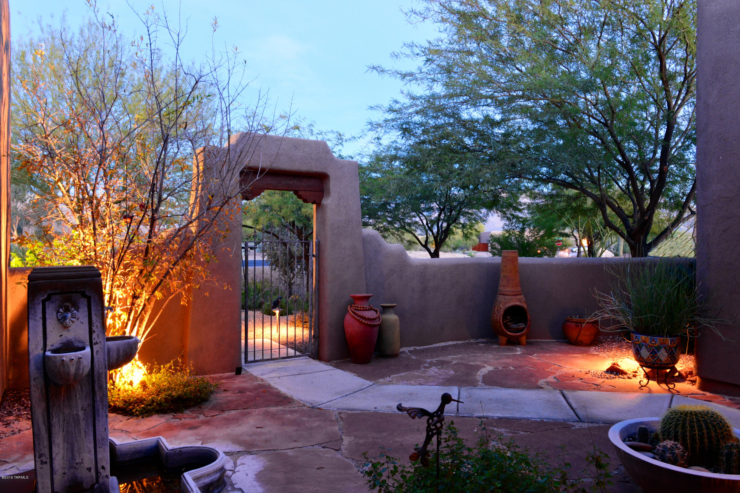 2425 W Crow Wash Place