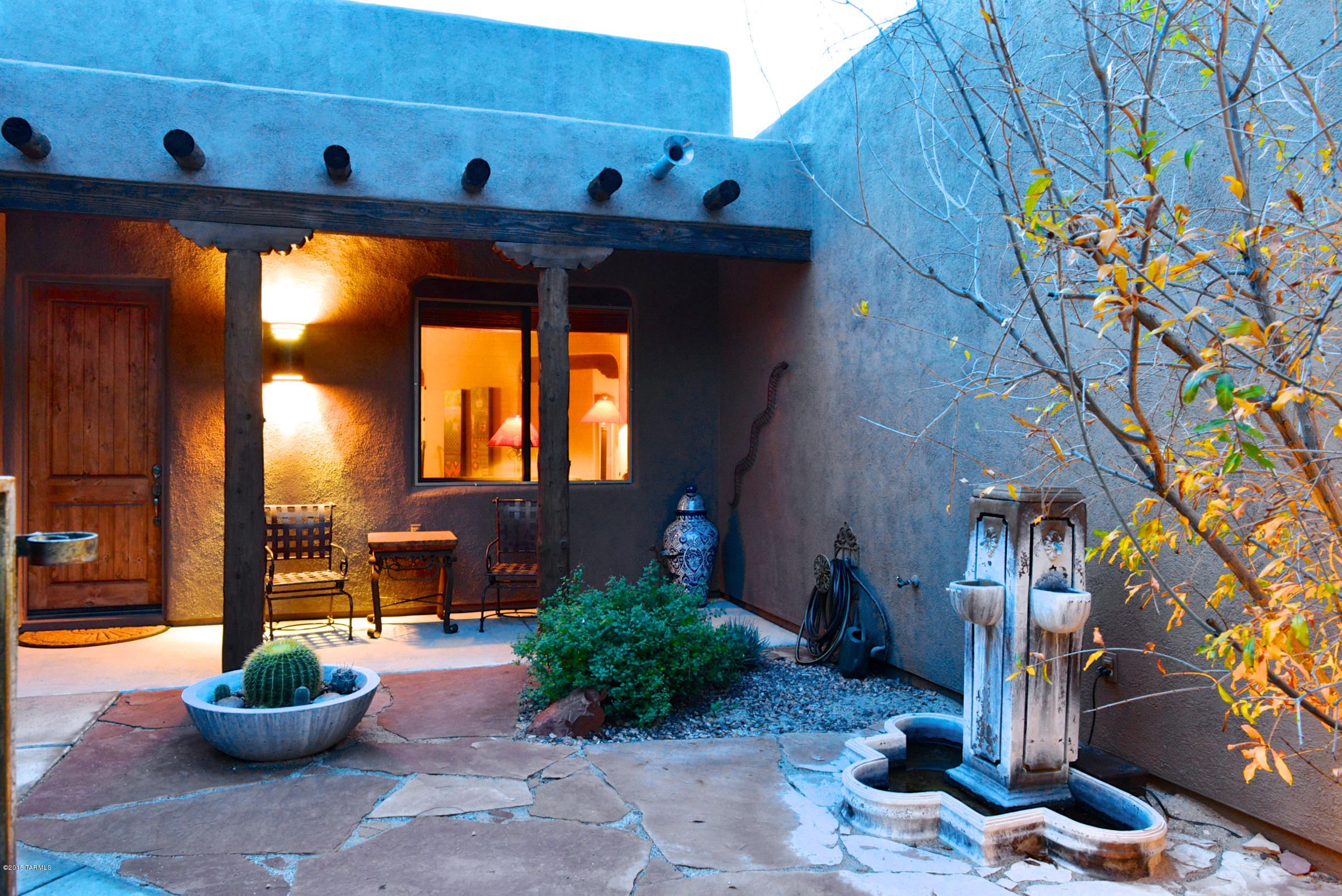 2425 W Crow Wash Place