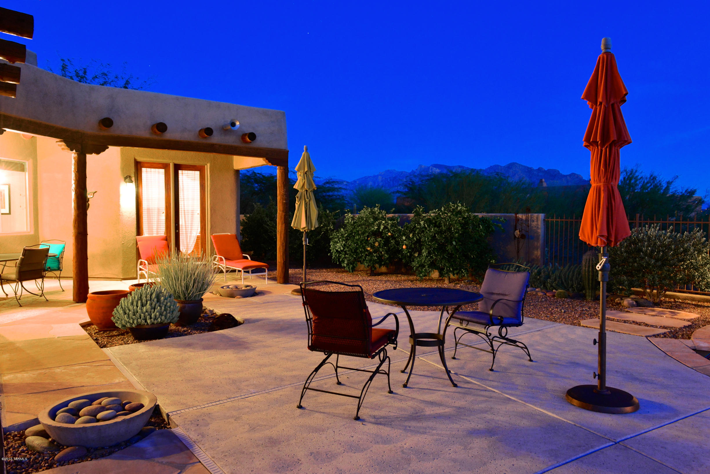 2425 W Crow Wash Place