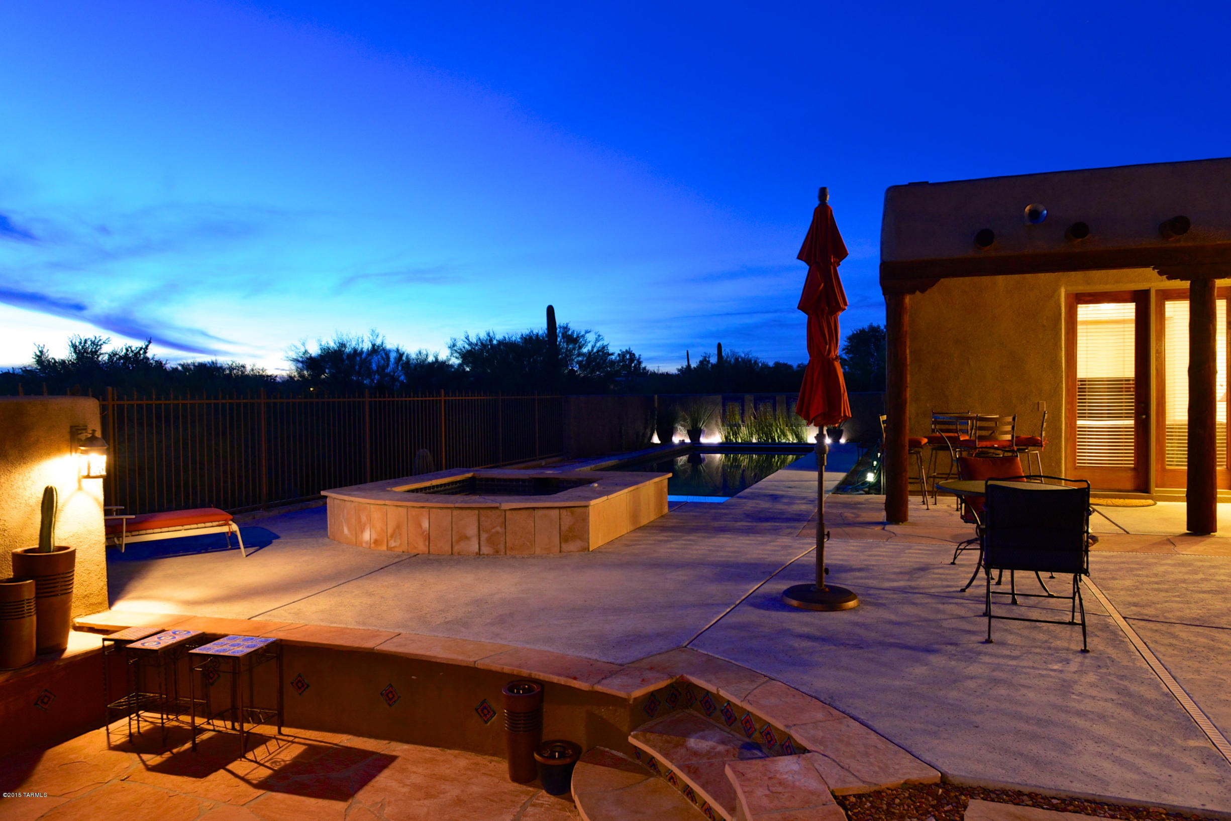 2425 W Crow Wash Place