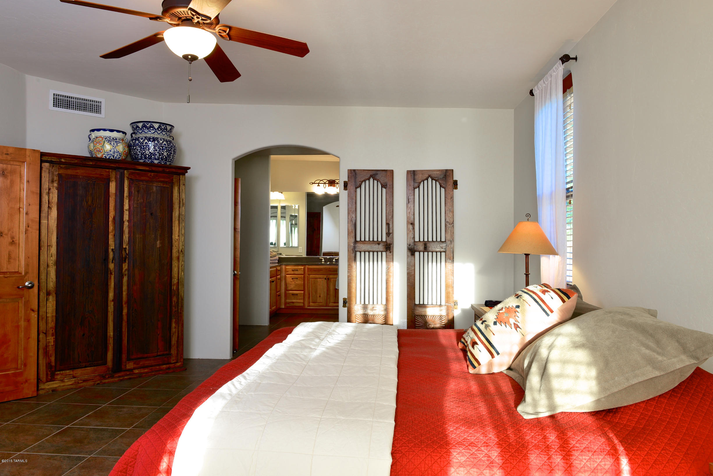 2425 W Crow Wash Place