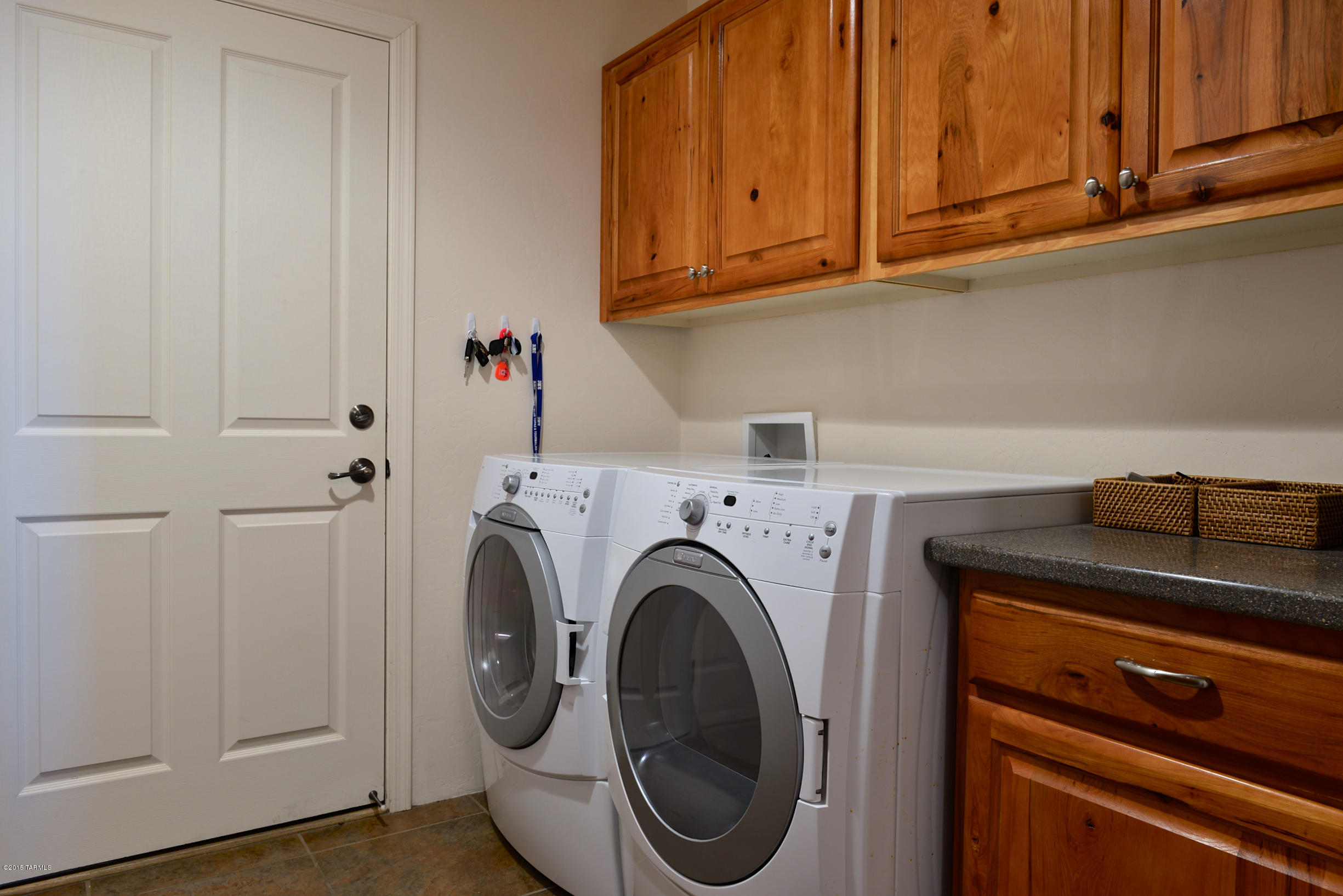 2425 W Crow Wash Place