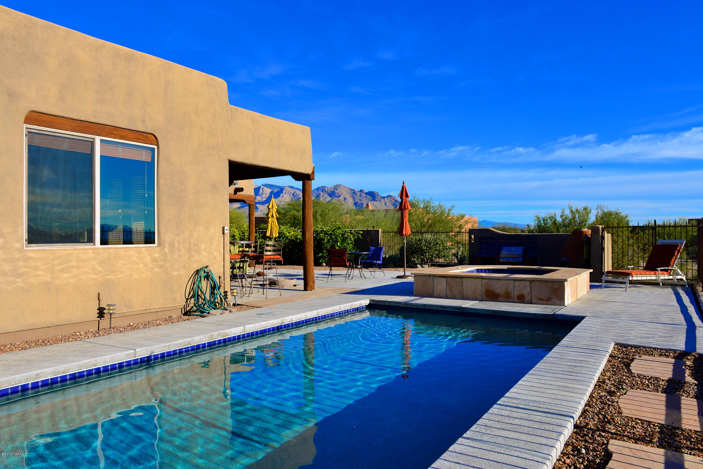 2425 W Crow Wash Place