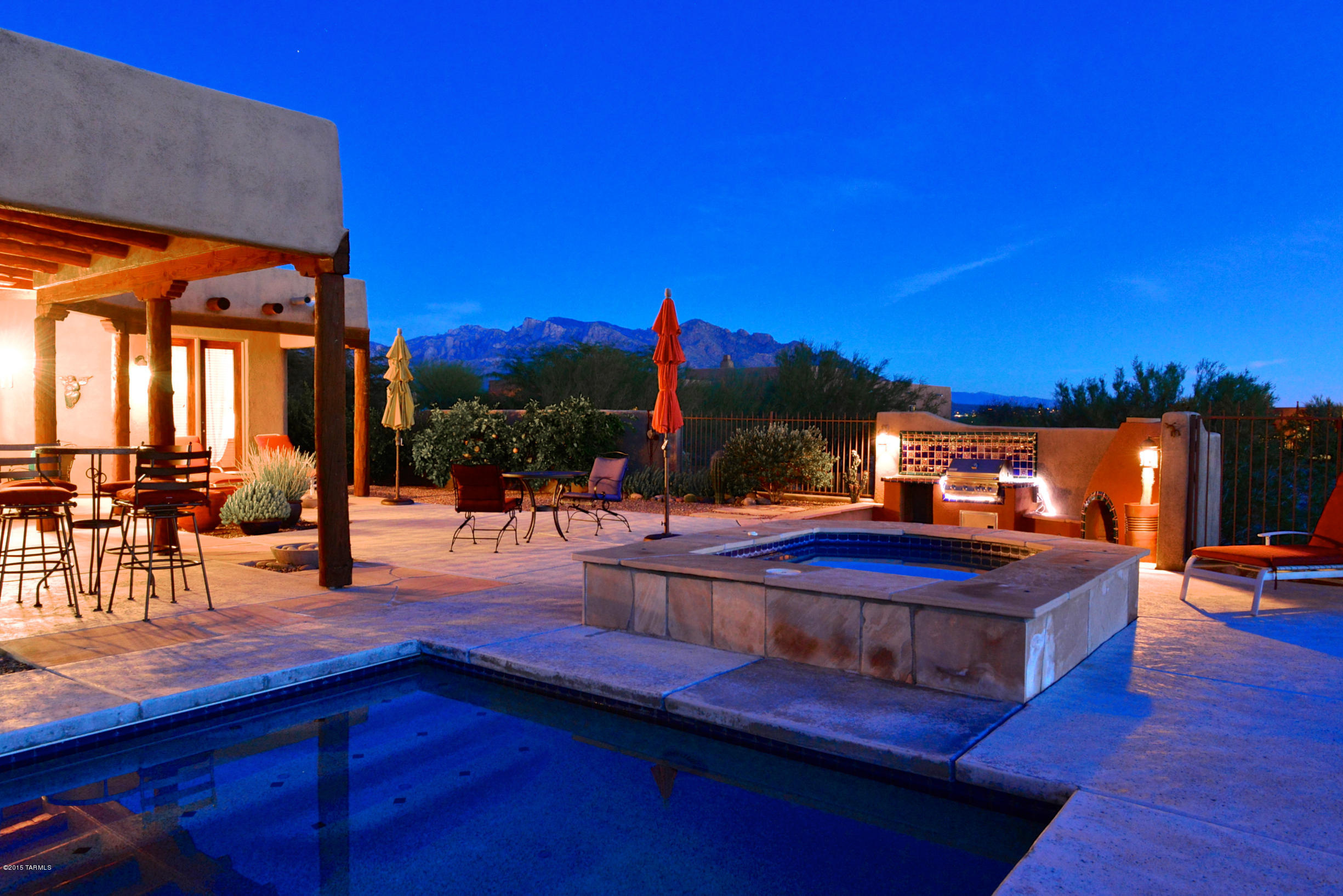 2425 W Crow Wash Place