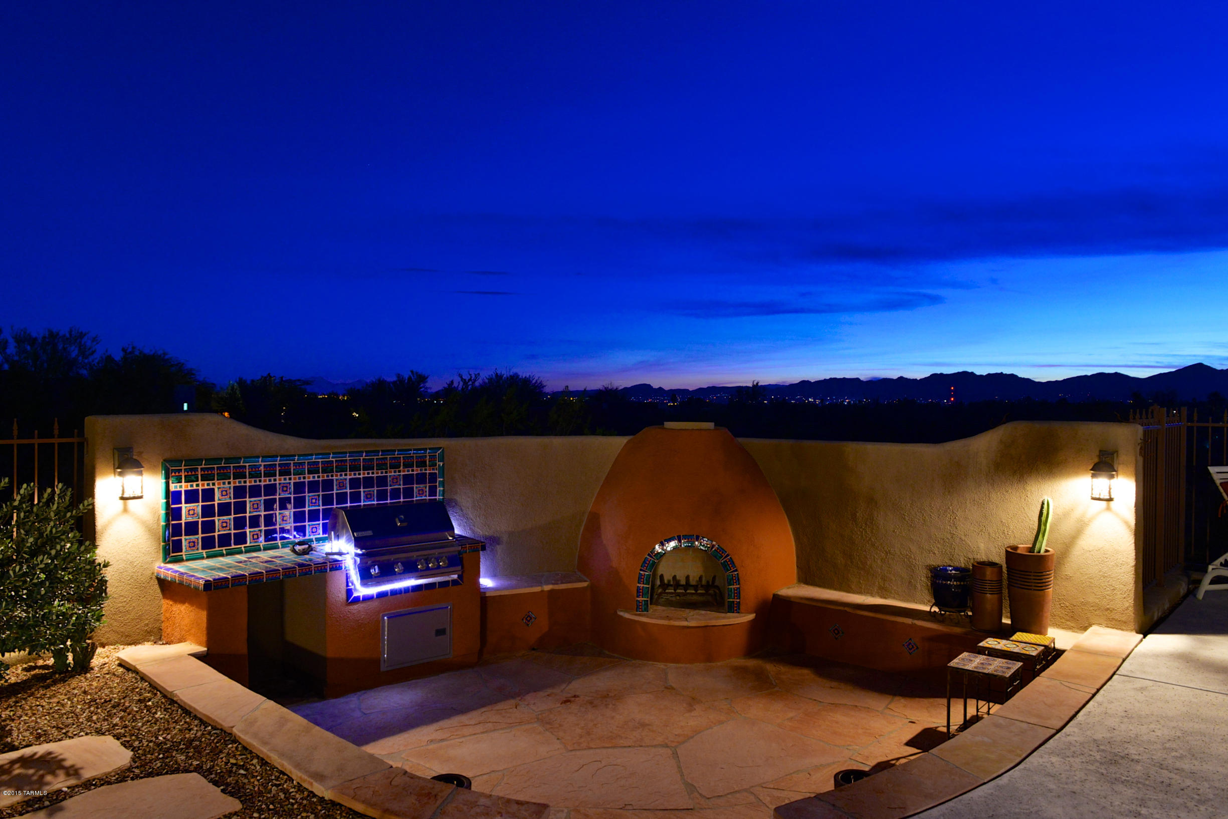 2425 W Crow Wash Place