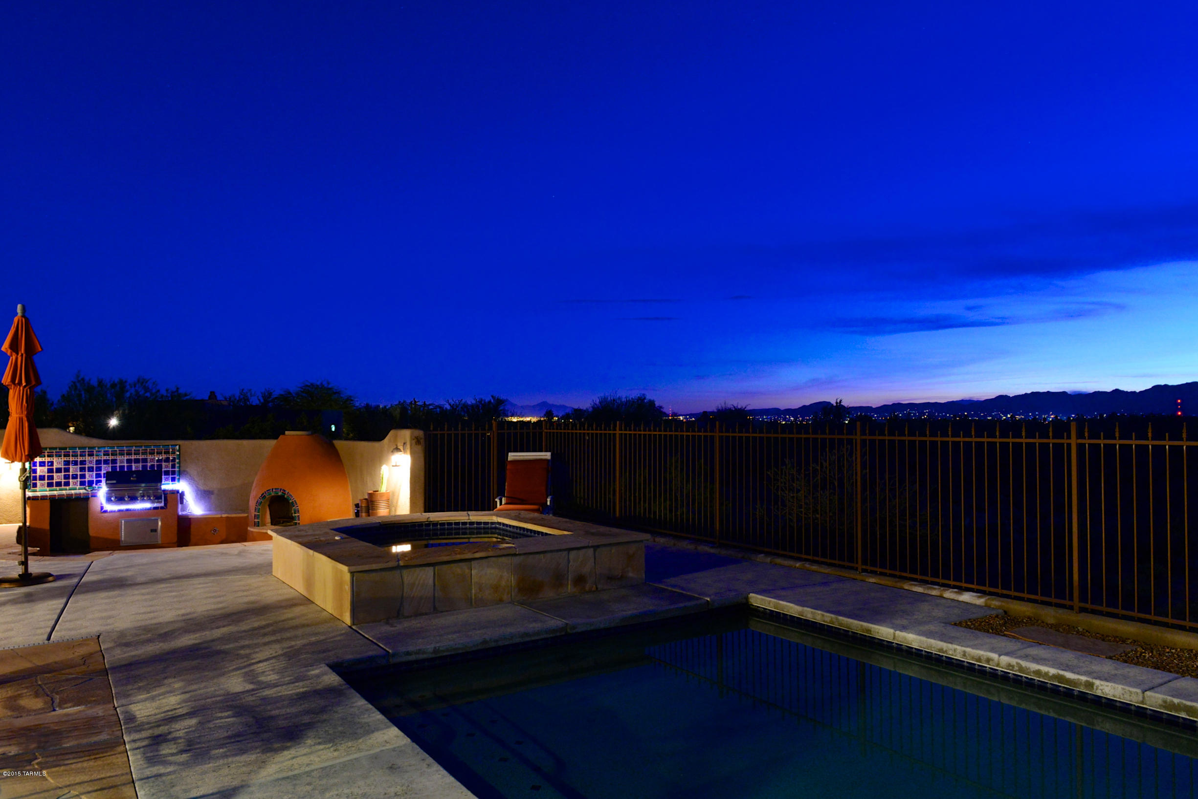 2425 W Crow Wash Place