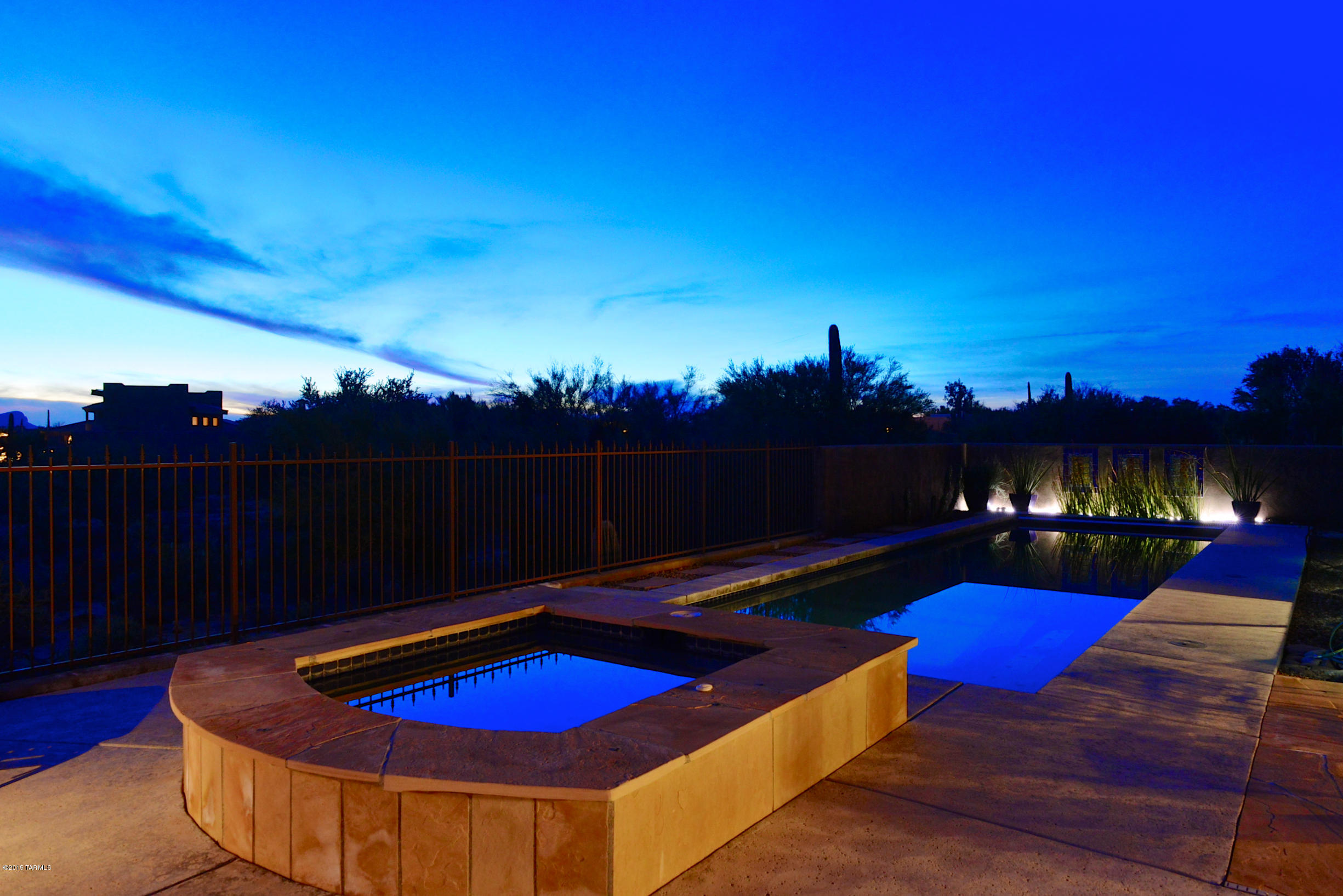 2425 W Crow Wash Place