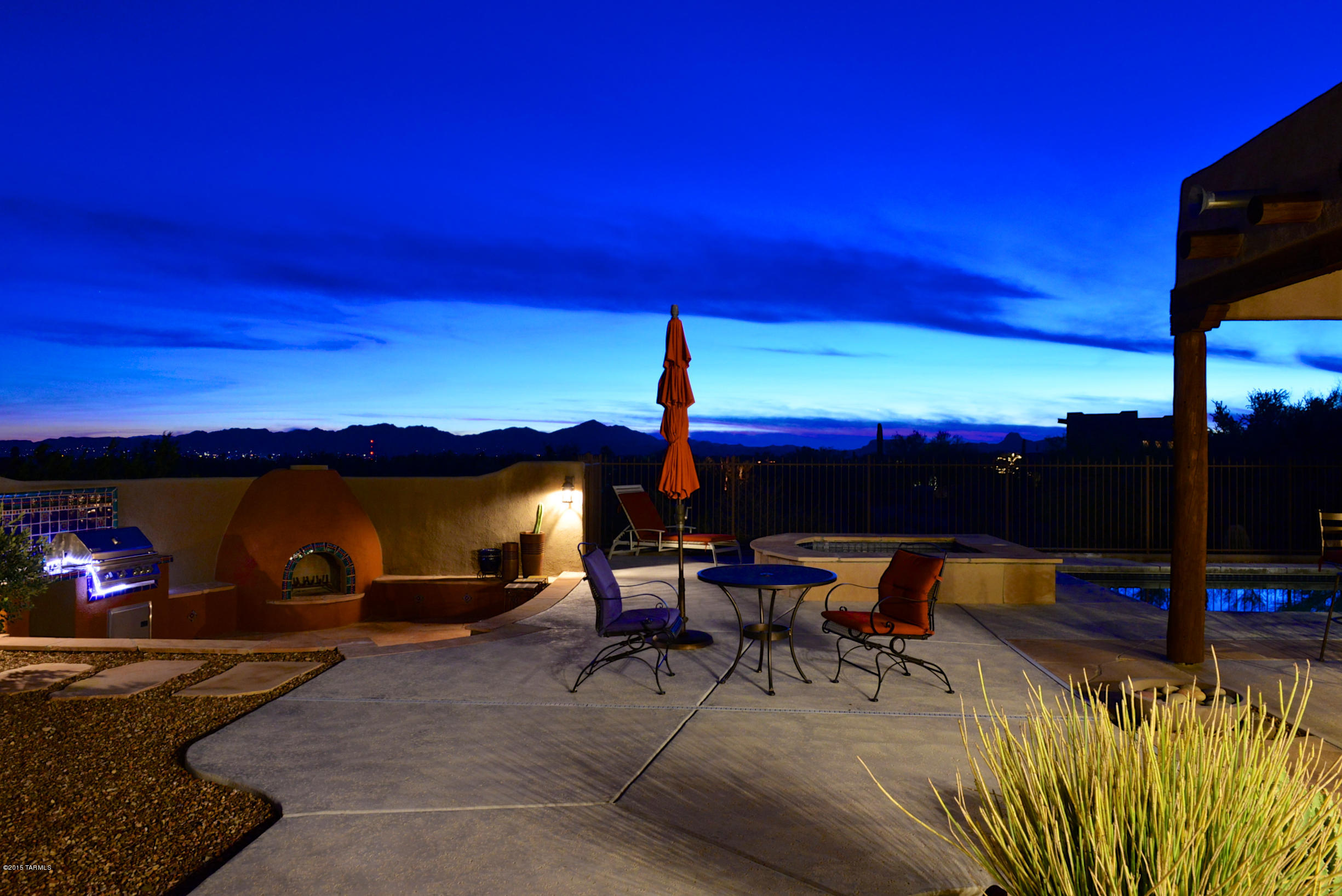 2425 W Crow Wash Place