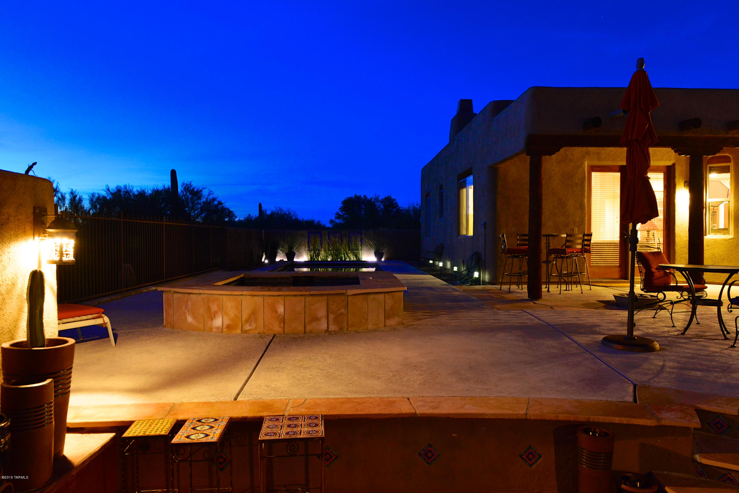 2425 W Crow Wash Place