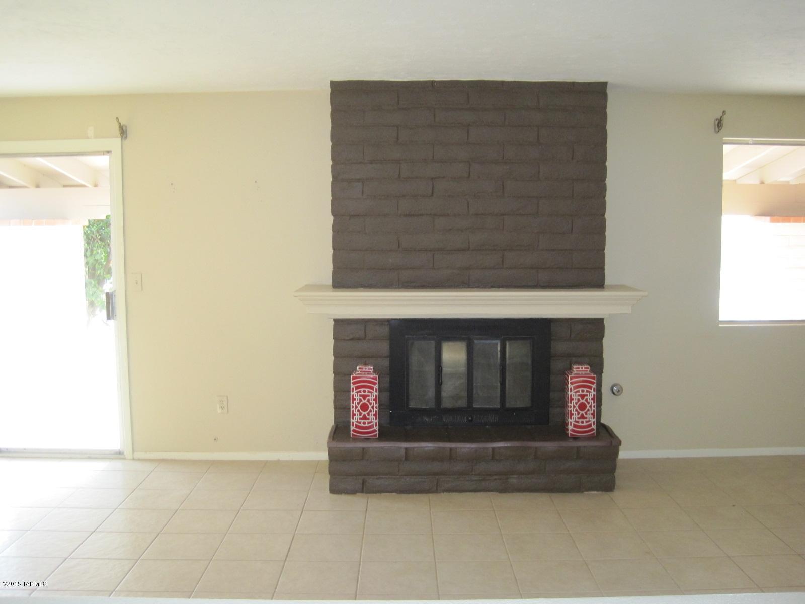 4445 N Avenida De Paz