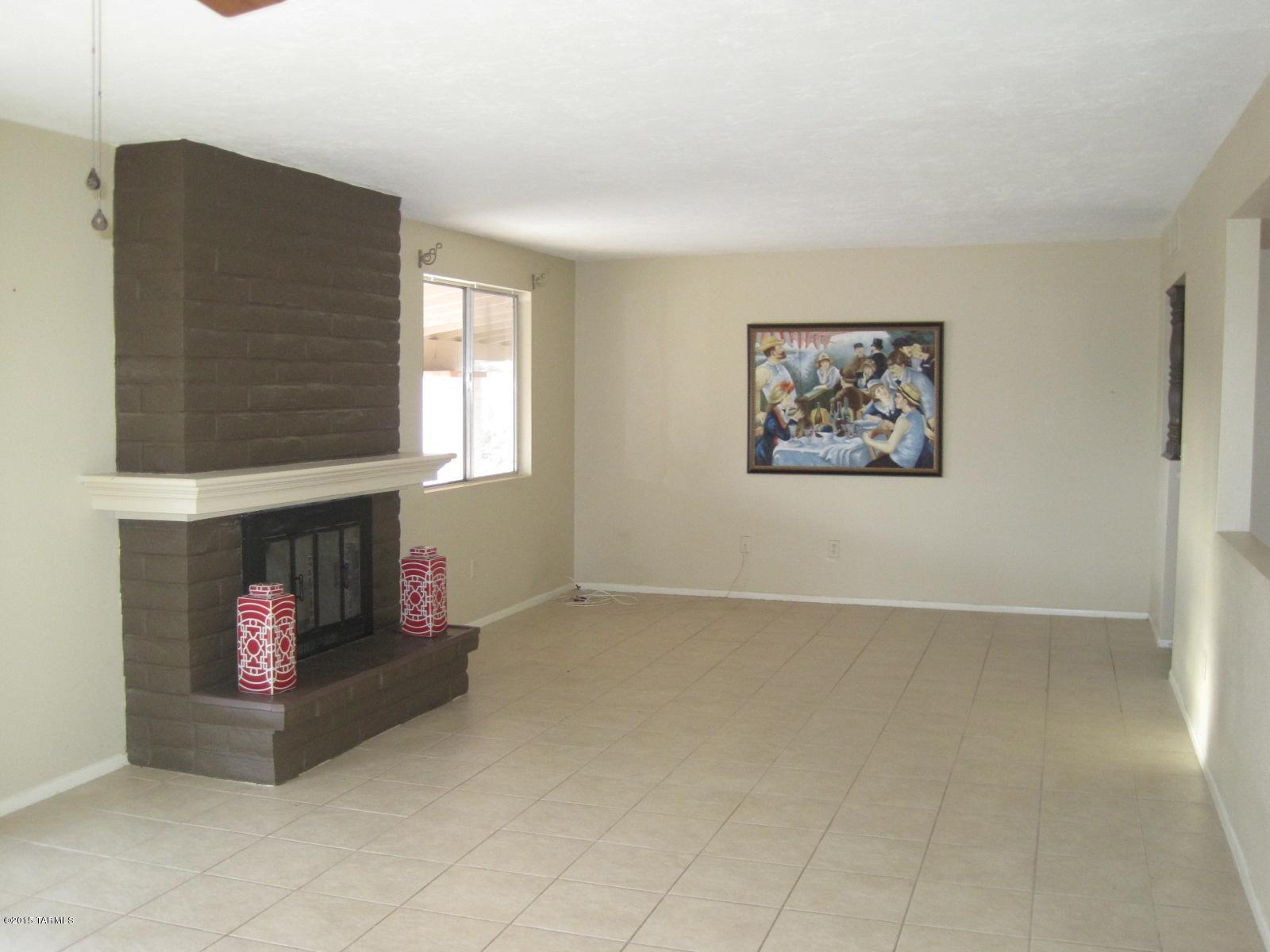 4445 N Avenida De Paz