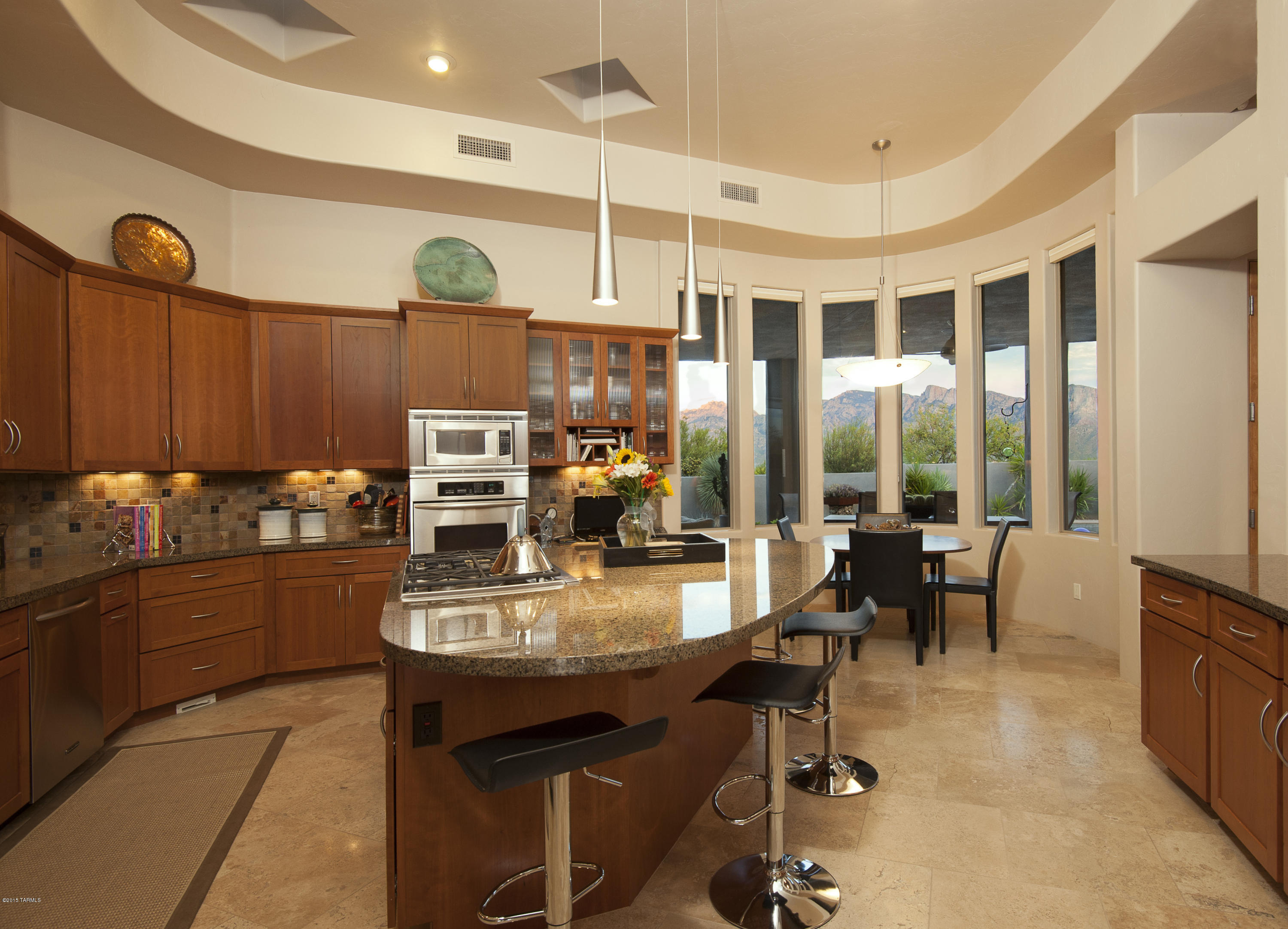 562 W Silhouette Ridge Place