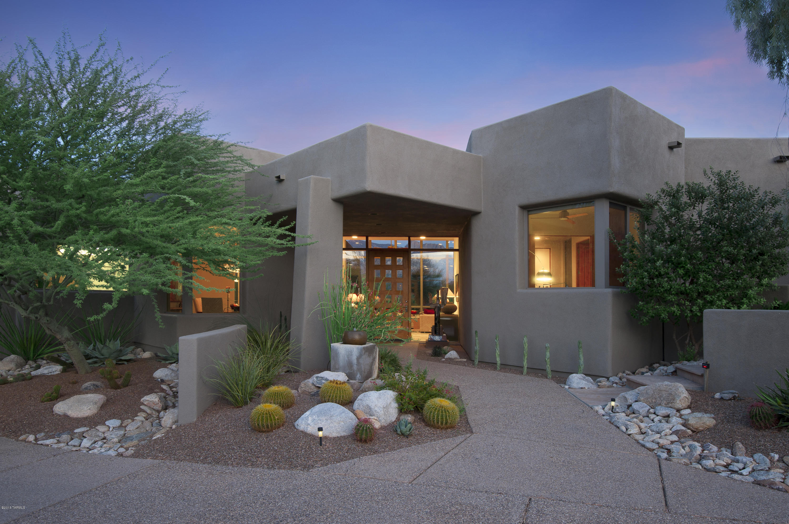 562 W Silhouette Ridge Place