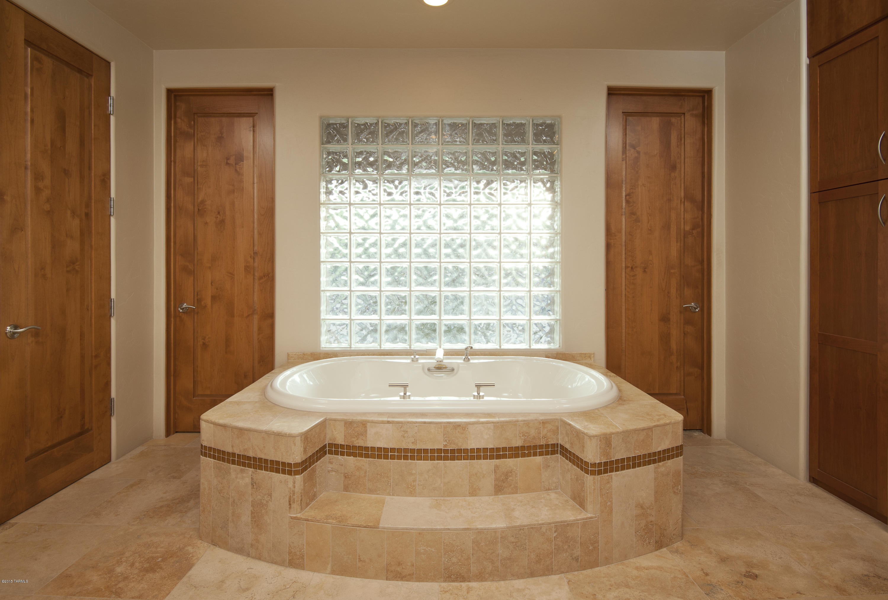 562 W Silhouette Ridge Place