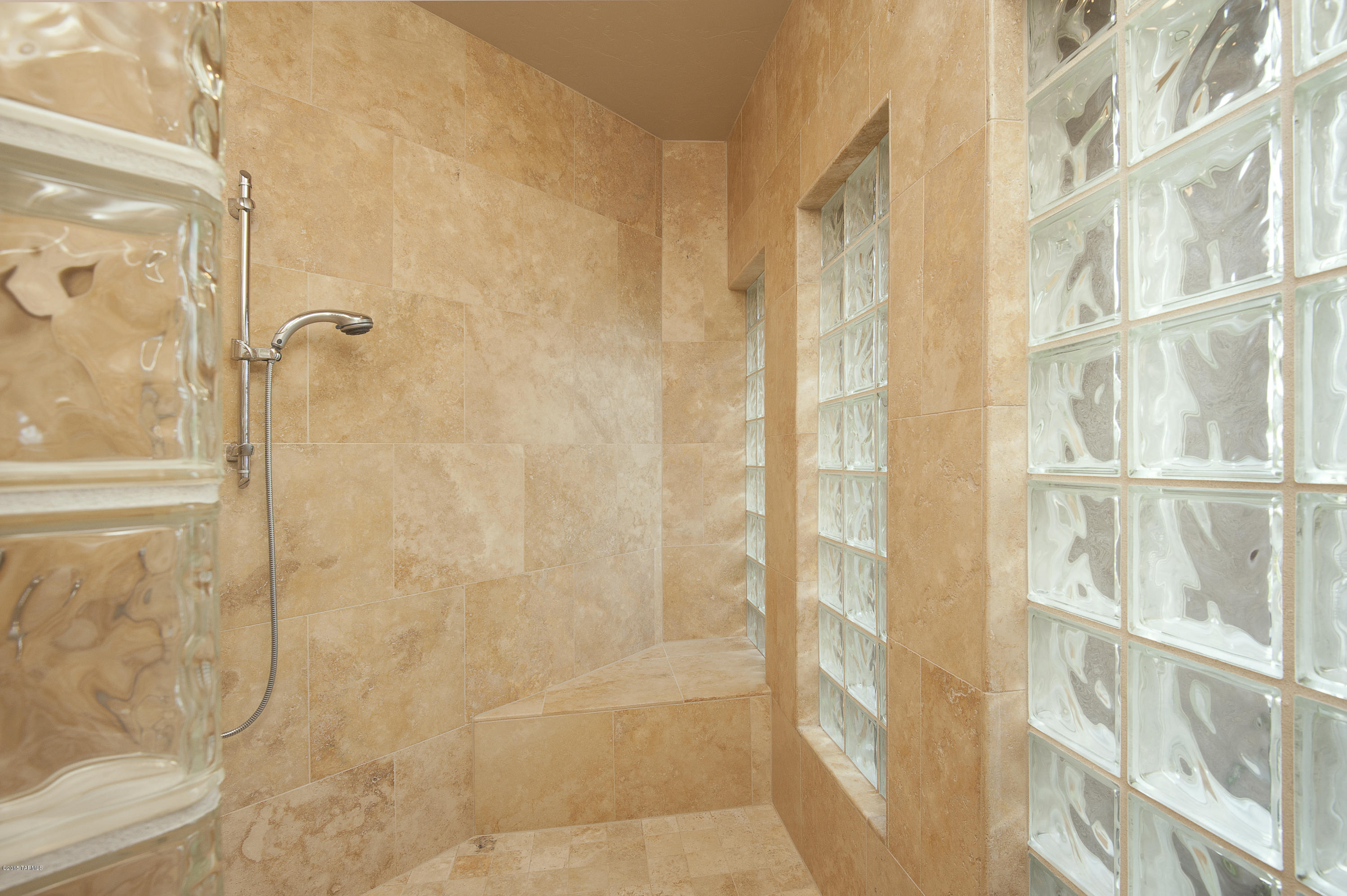 562 W Silhouette Ridge Place