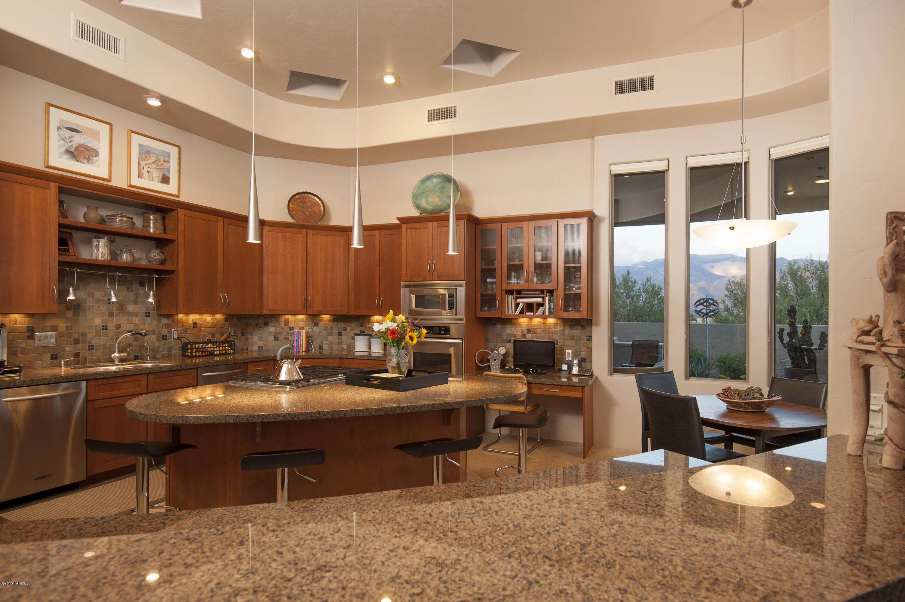 562 W Silhouette Ridge Place