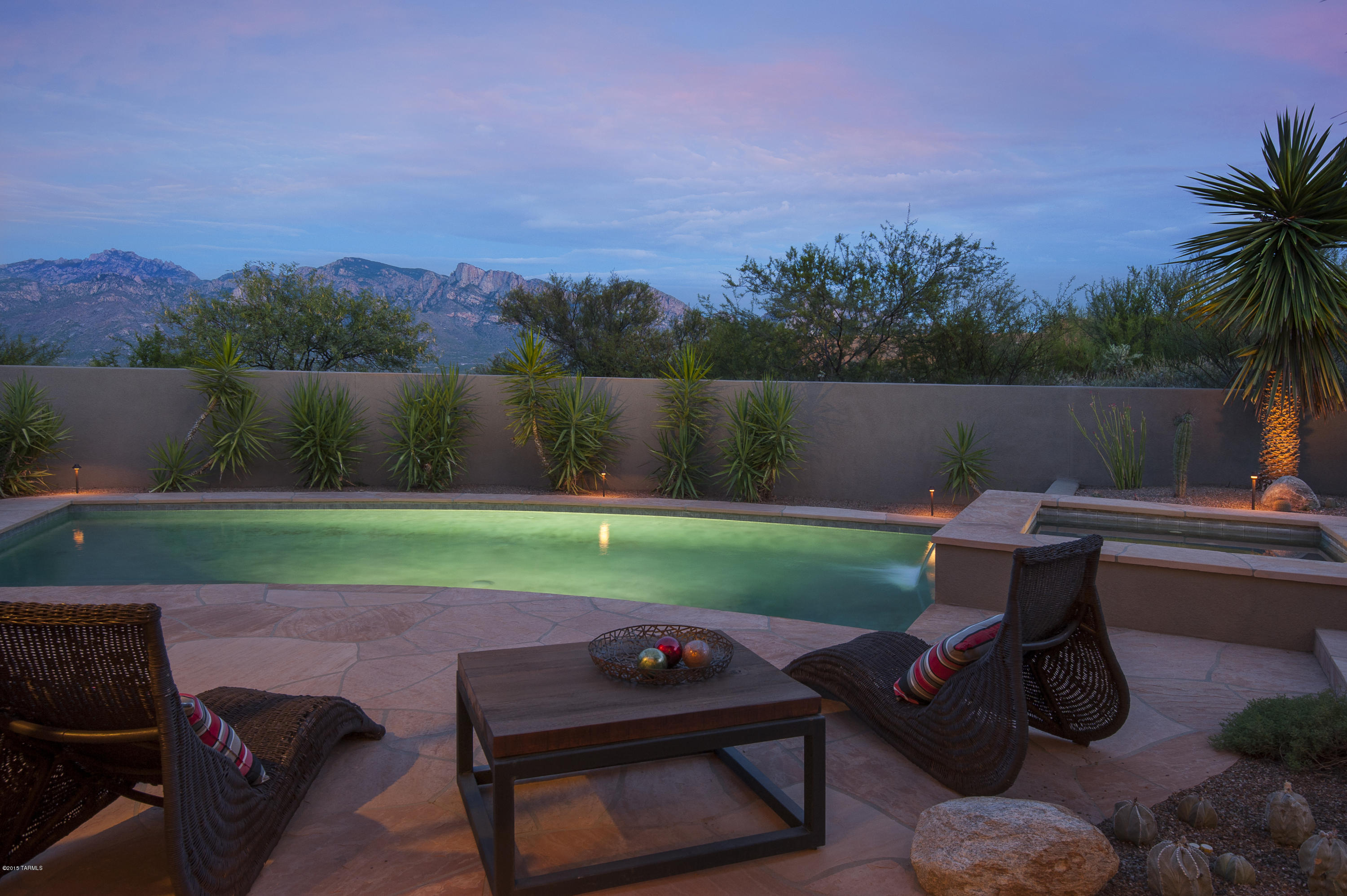 562 W Silhouette Ridge Place