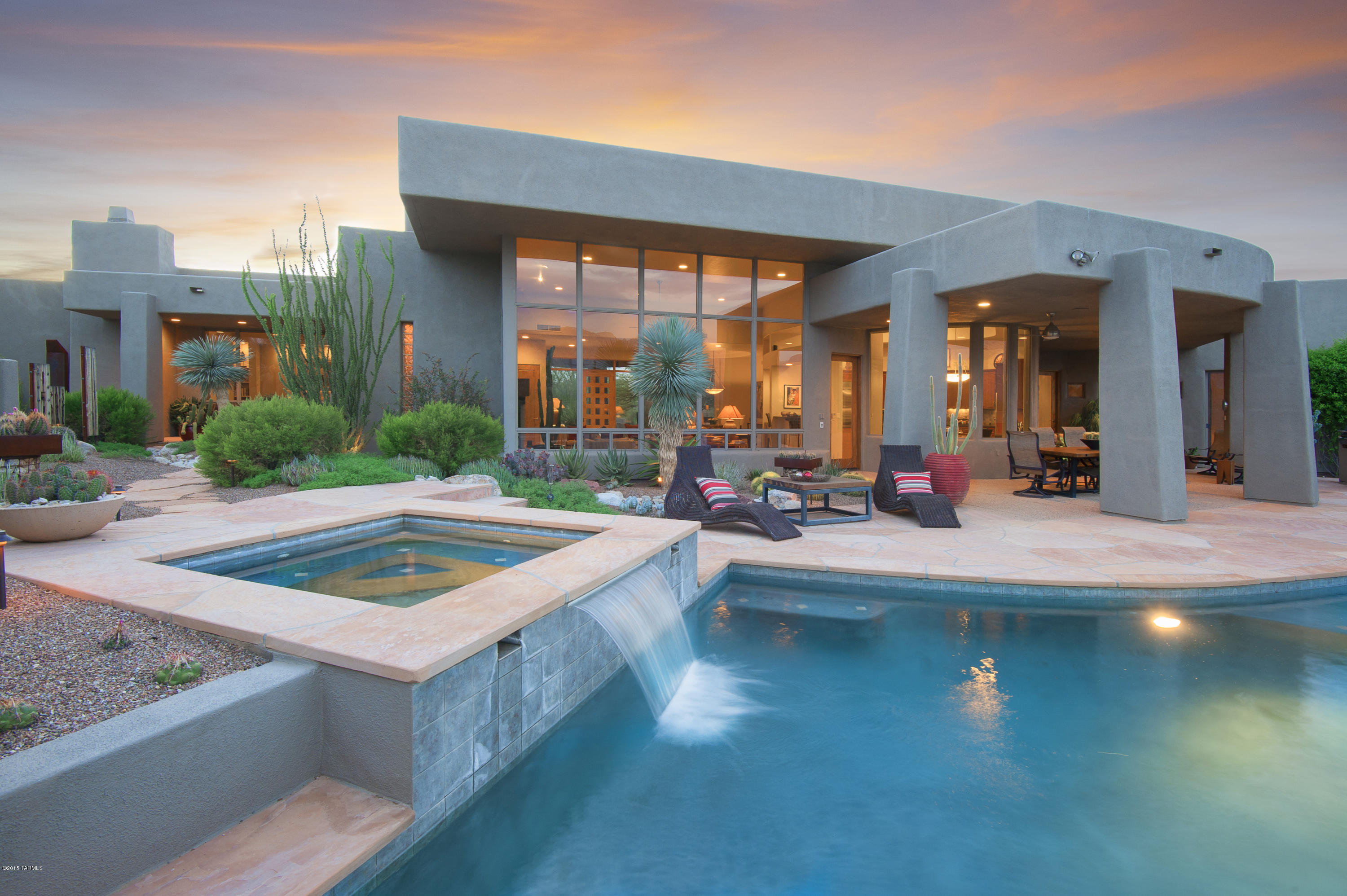 562 W Silhouette Ridge Place