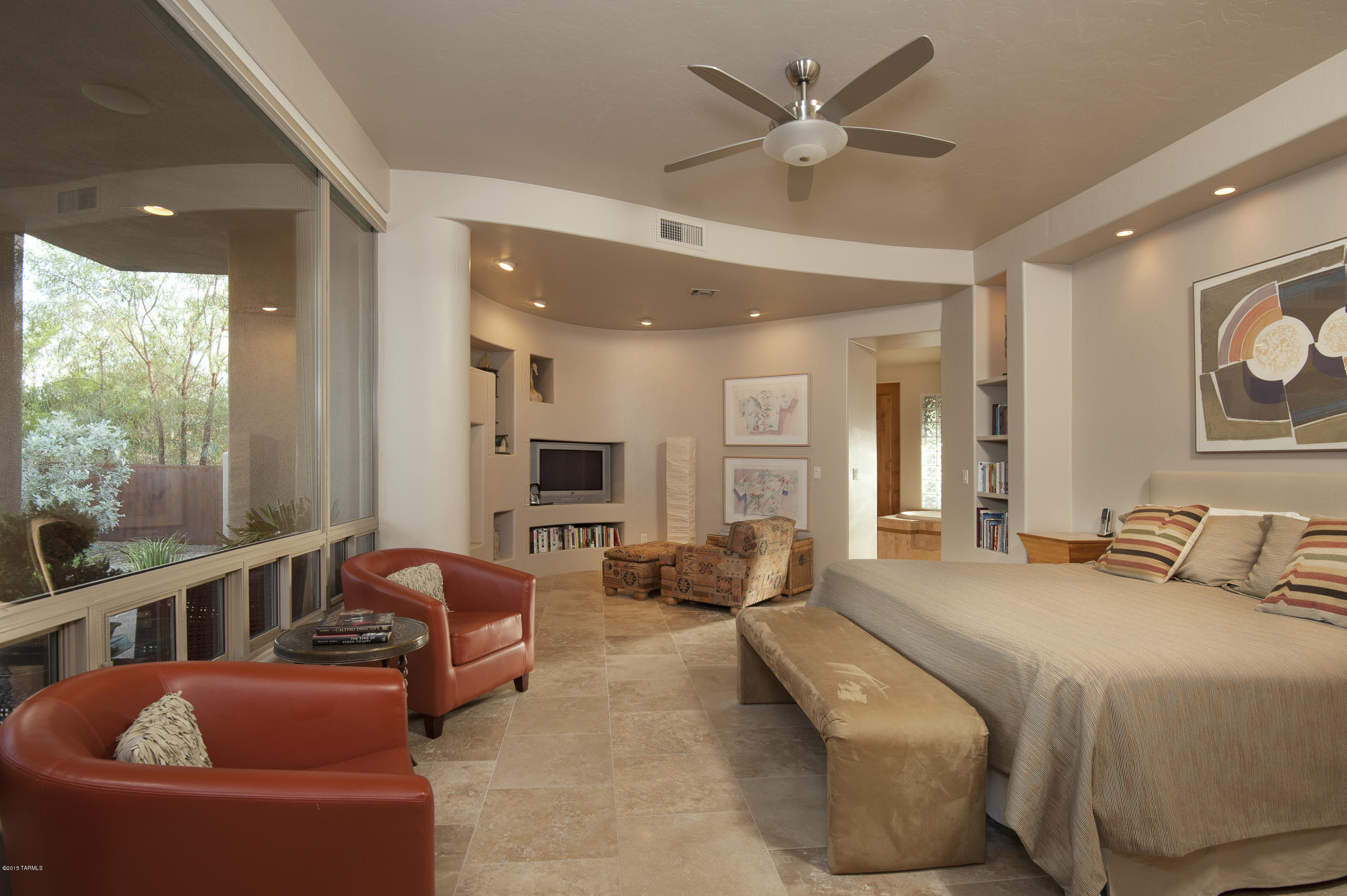 562 W Silhouette Ridge Place