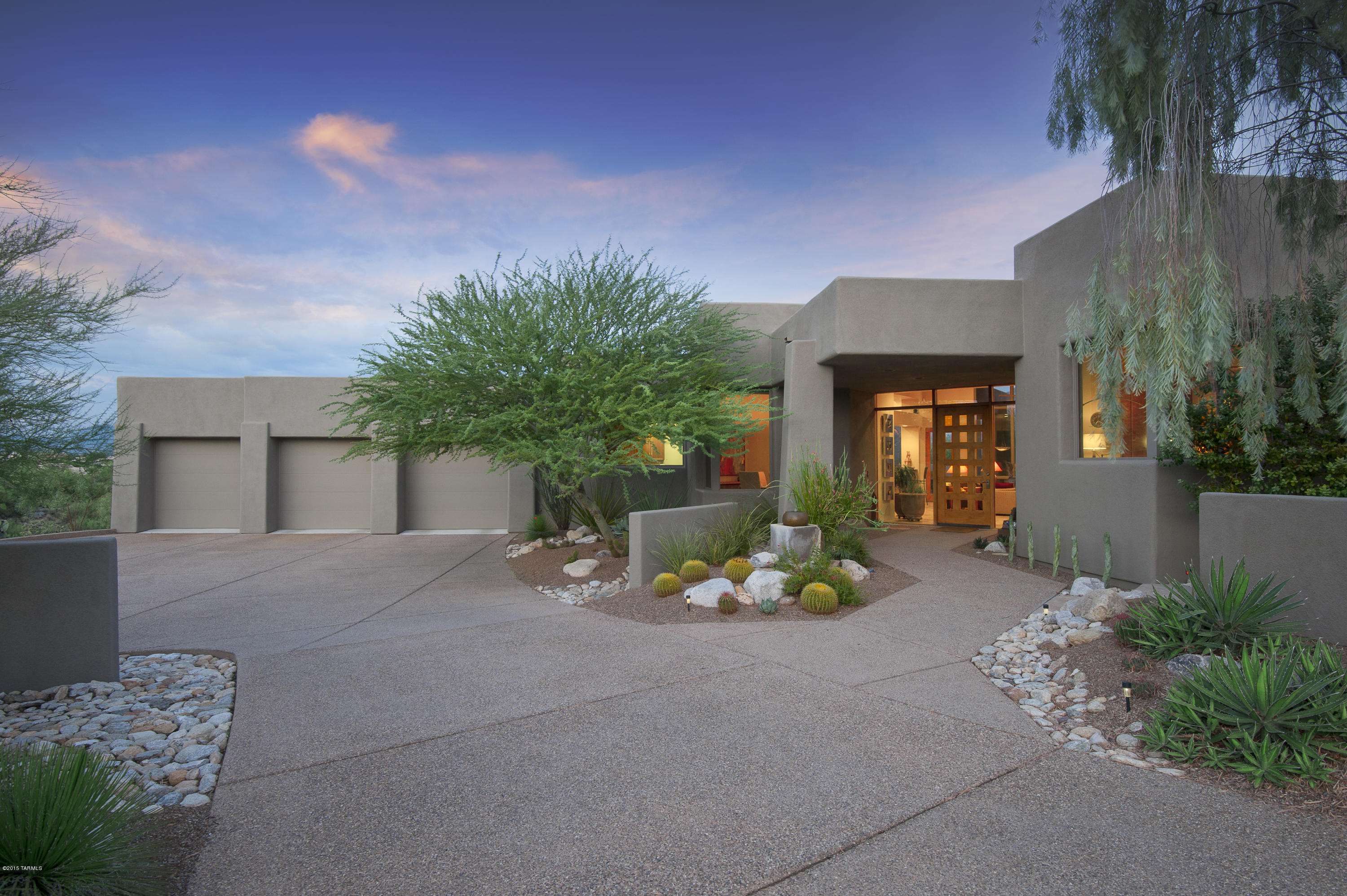 562 W Silhouette Ridge Place